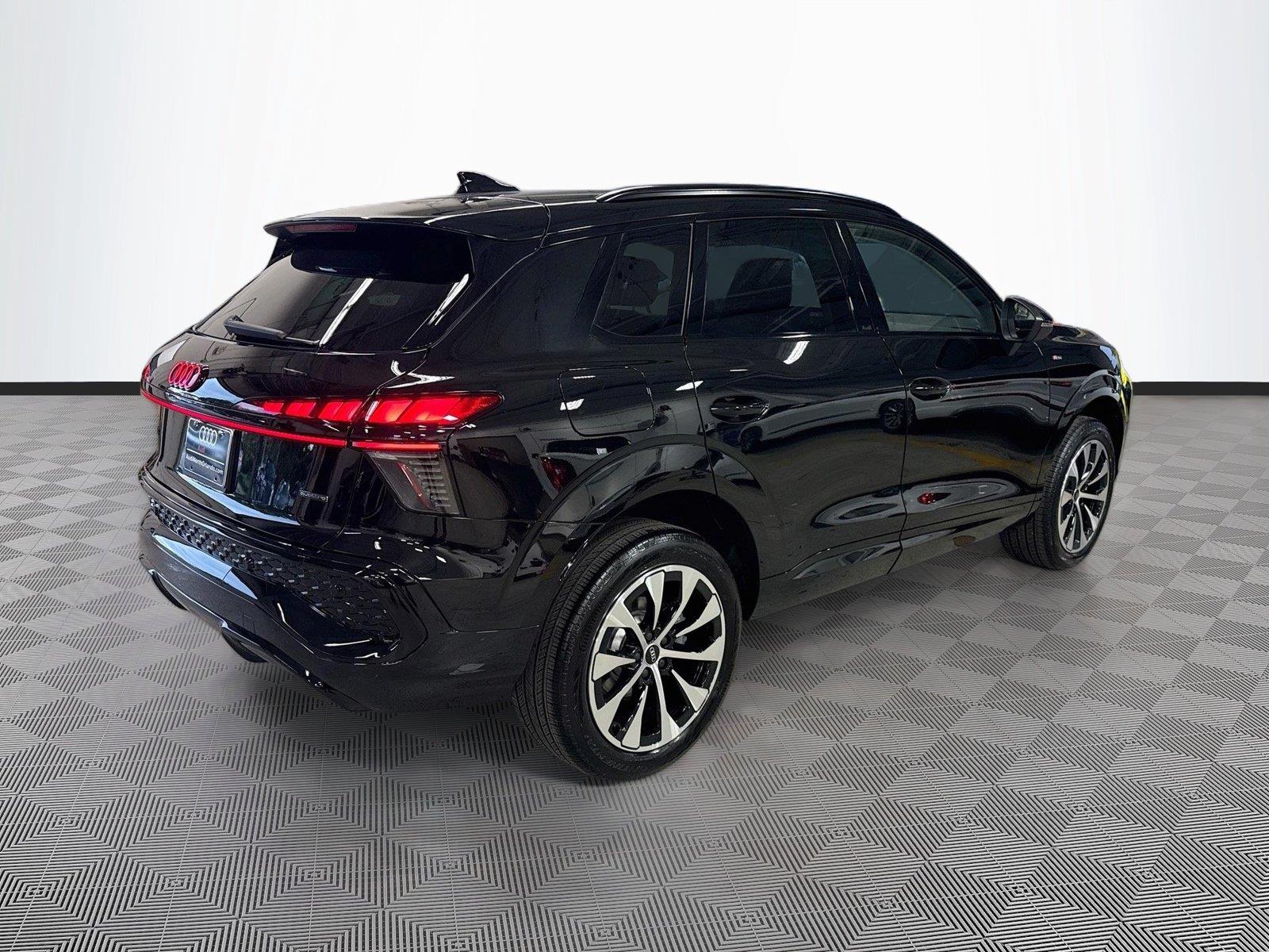 2026 AUDI Q3 S-LINE
