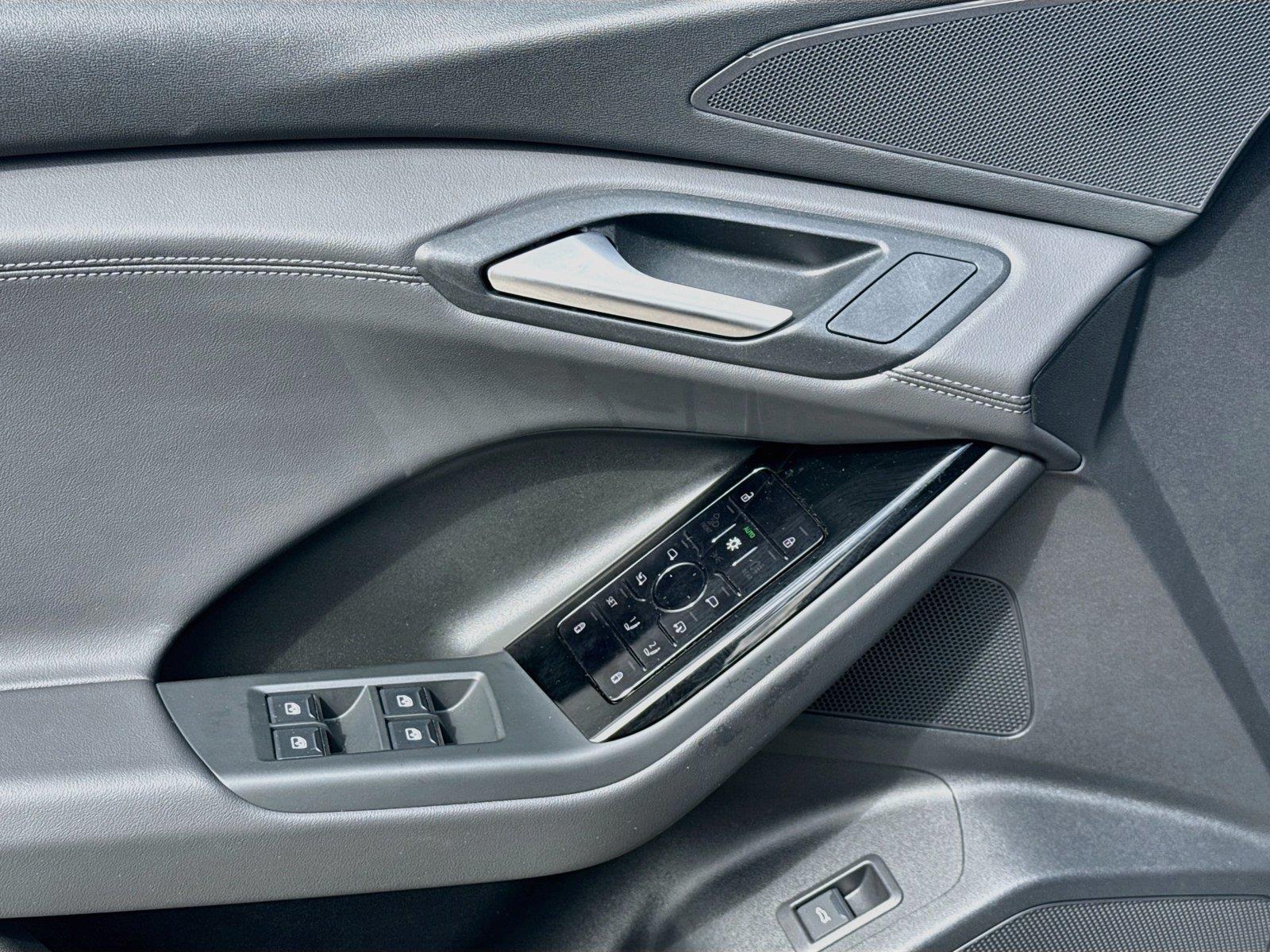 2025 Audi Q6 e-tron Premium