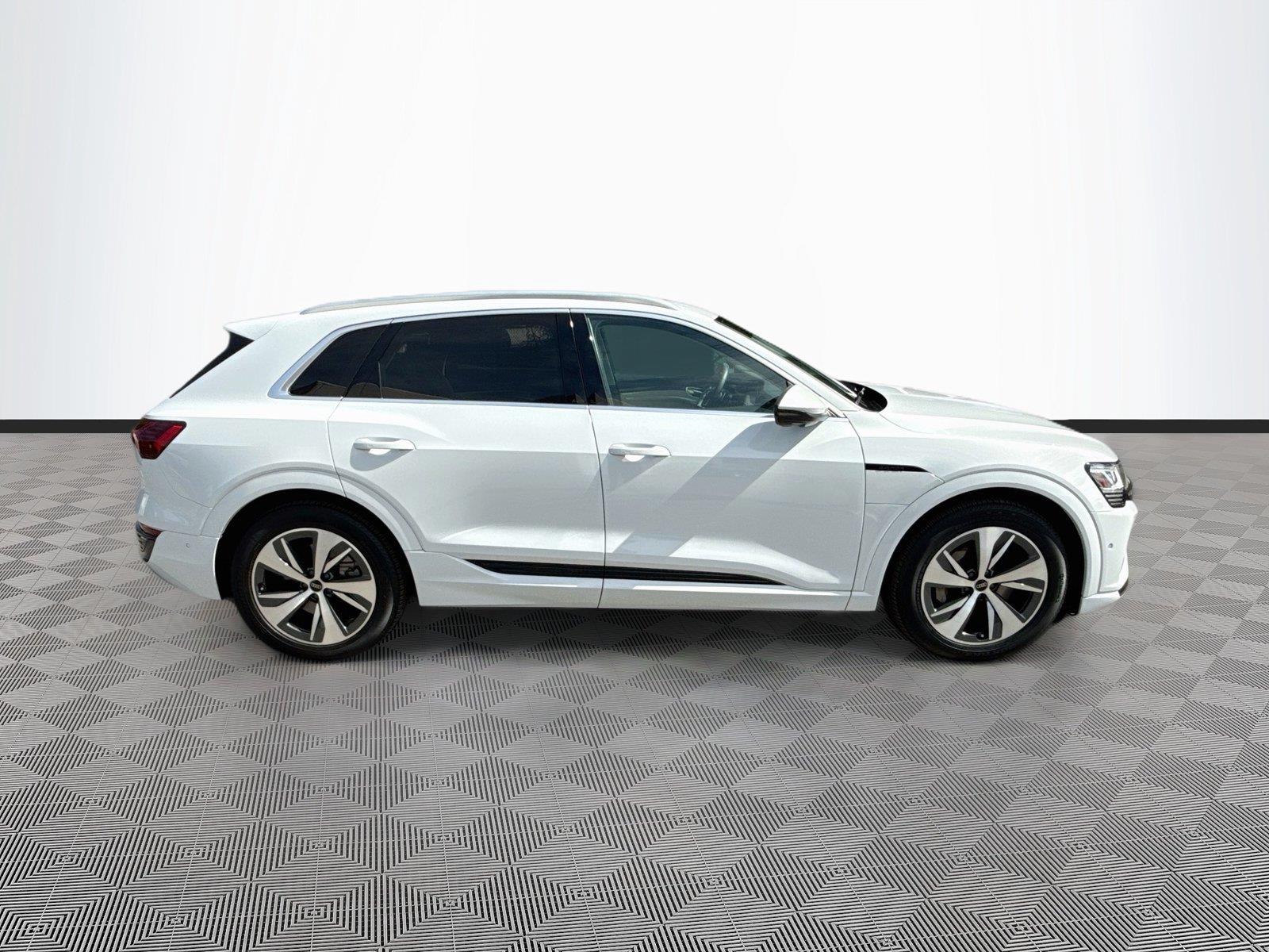 2024 Audi Q8 e-tron Premium Plus