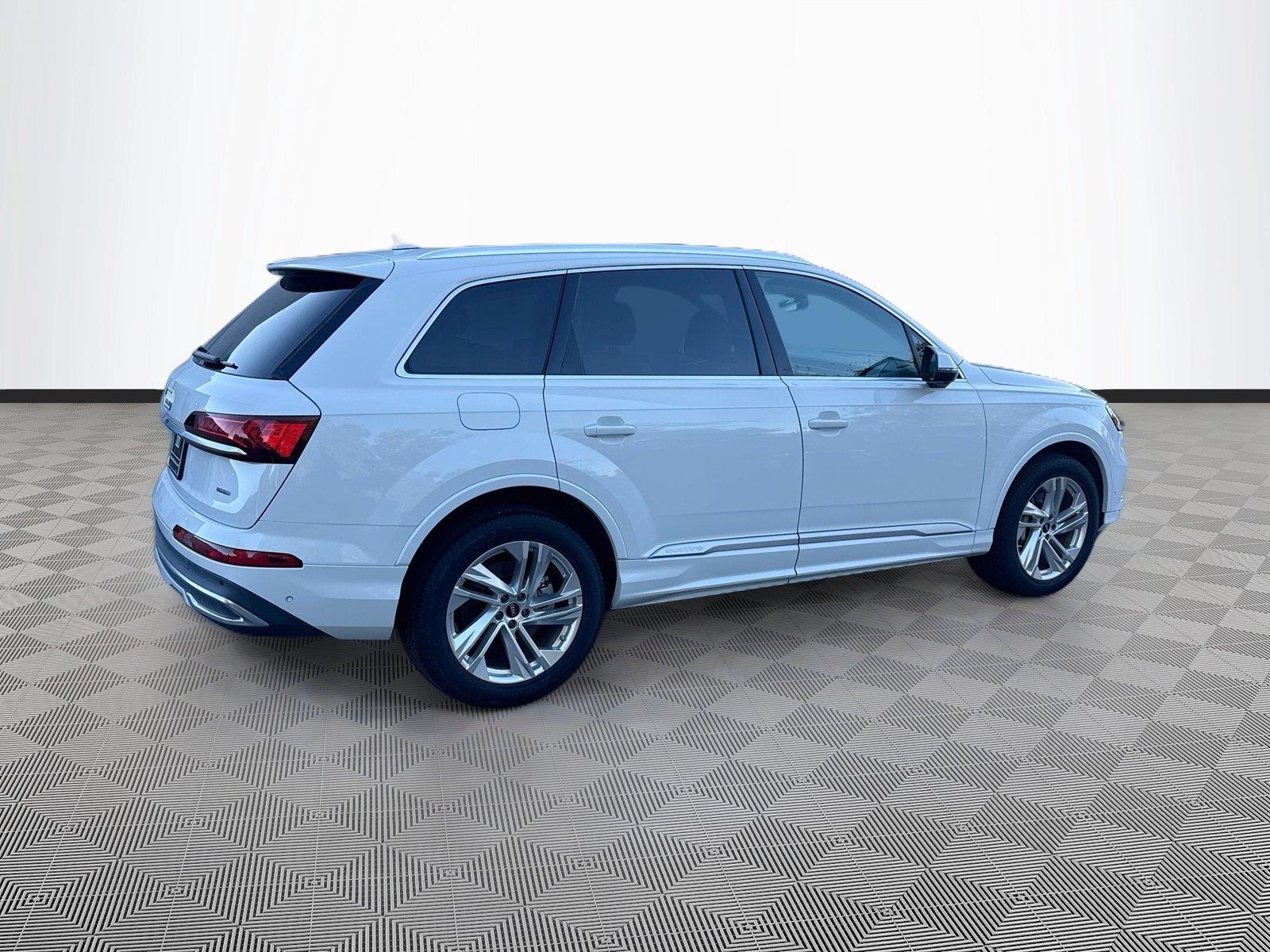 2023 Audi Q7 Premium Plus