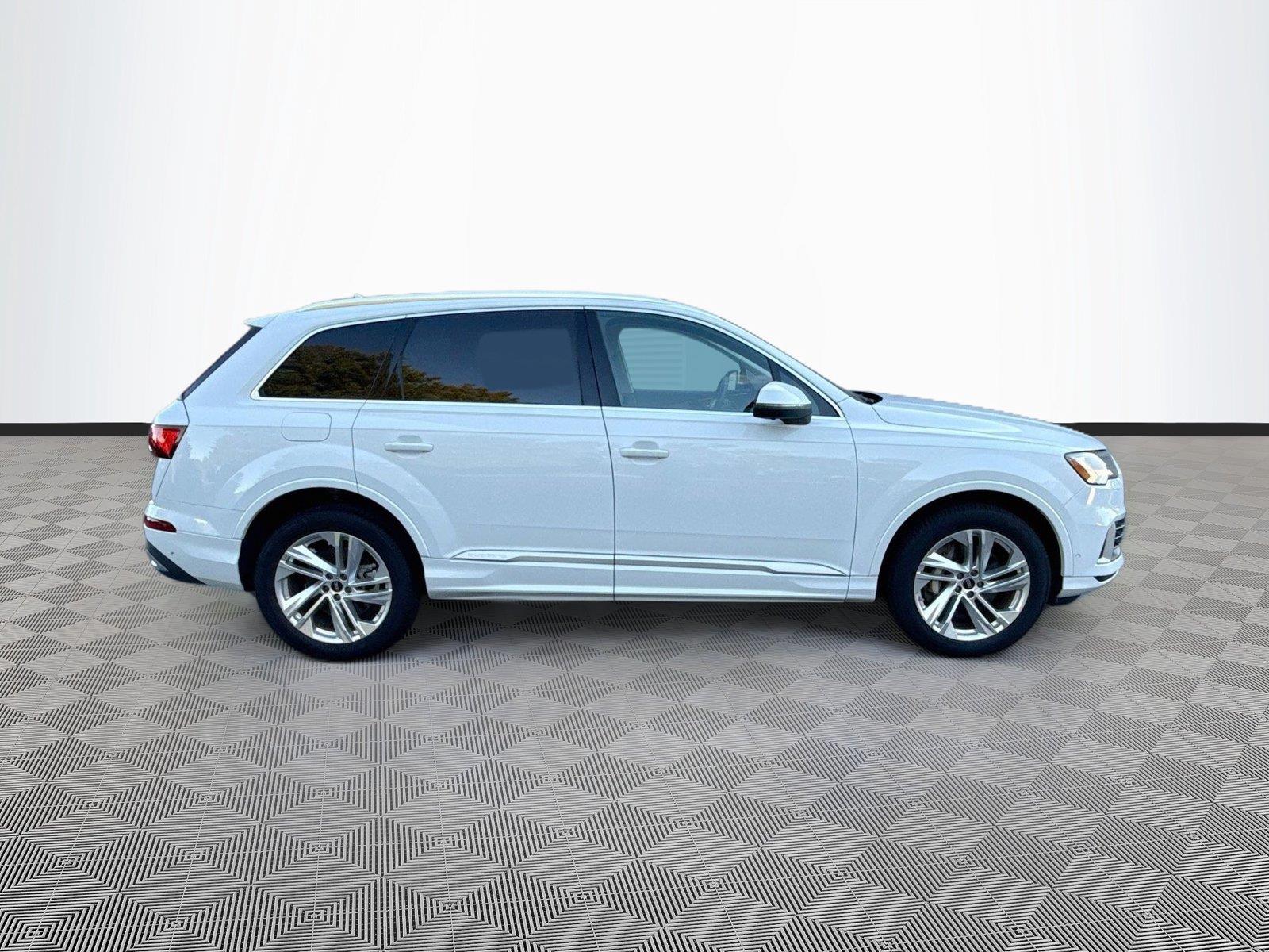 2023 Audi Q7 Premium Plus