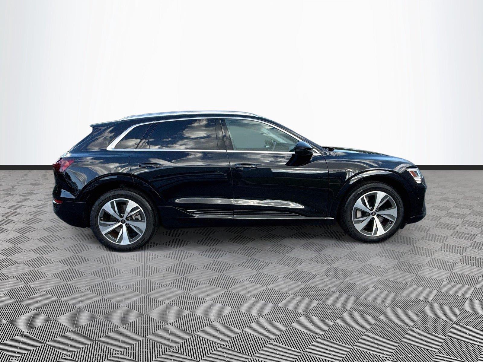 2024 Audi Q8 e-tron Premium Plus