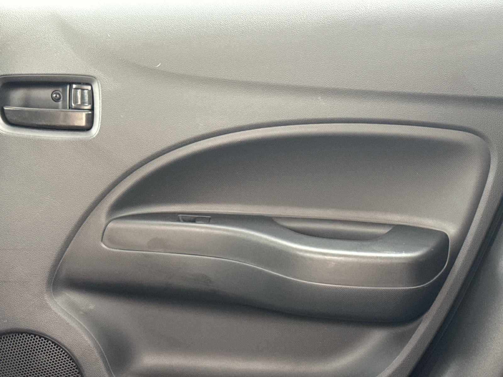 2017 Mitsubishi Mirage ES