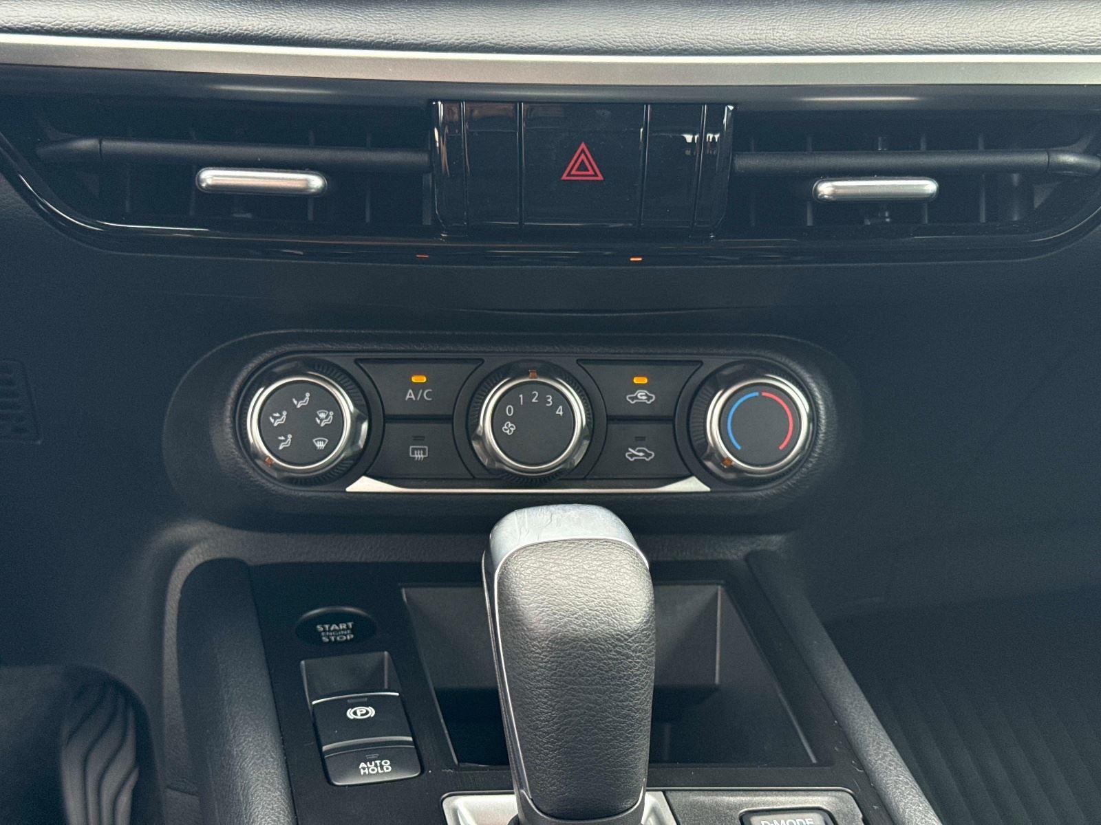 2025 Nissan Kicks S