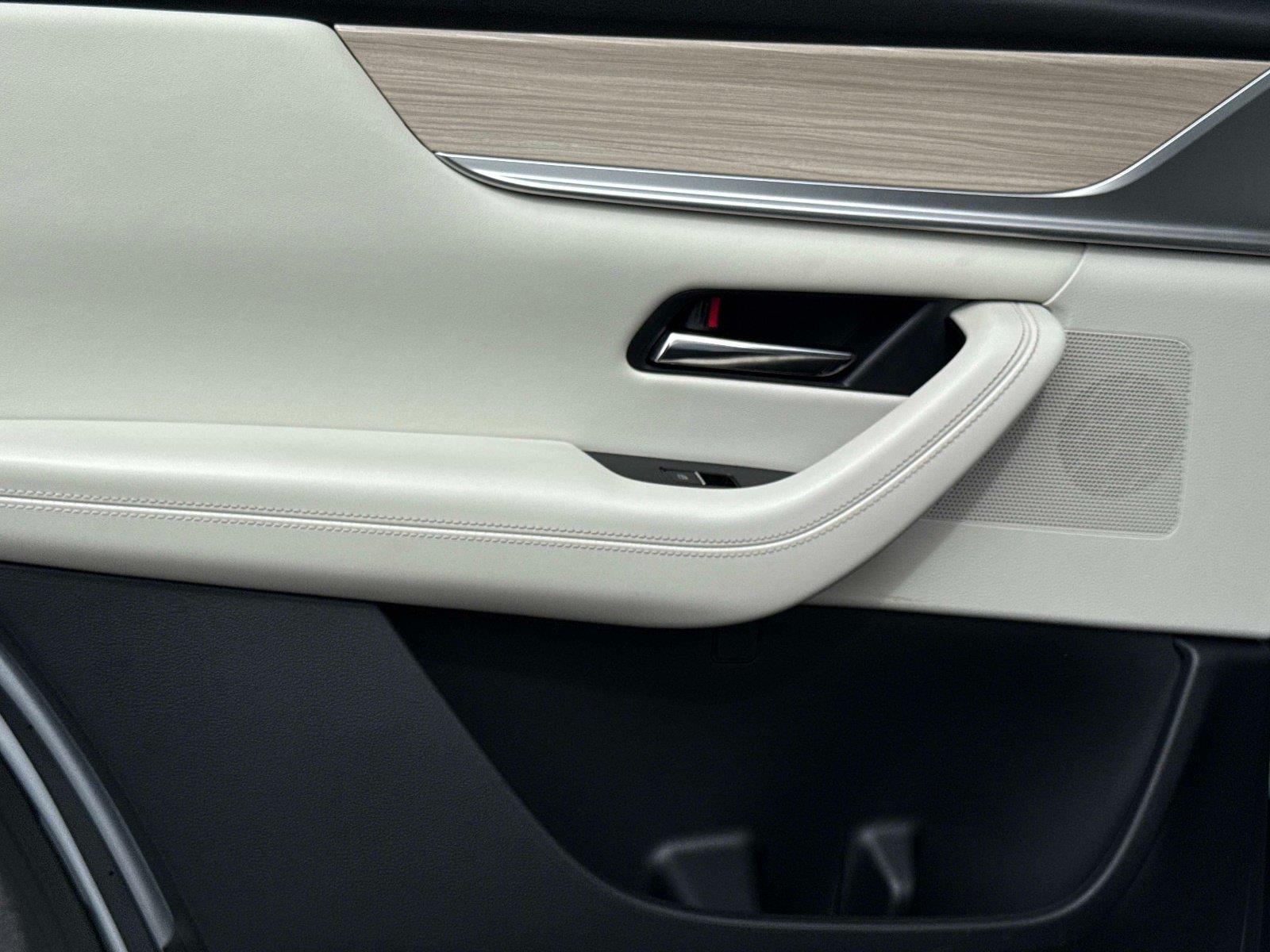 2024 Mazda CX-90 PHEV Premium Plus