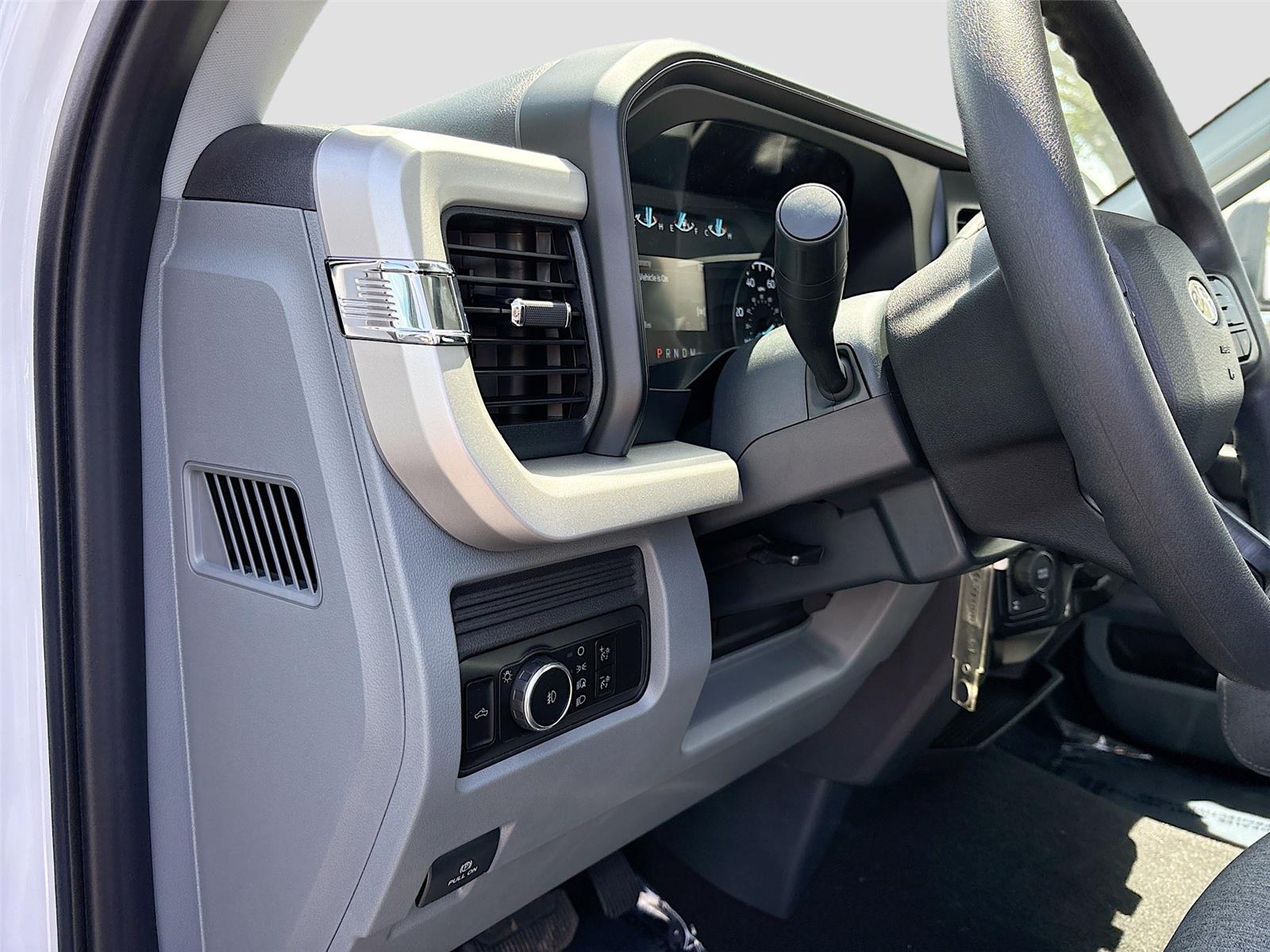 2025 Ford Super Duty F-350 SRW XL