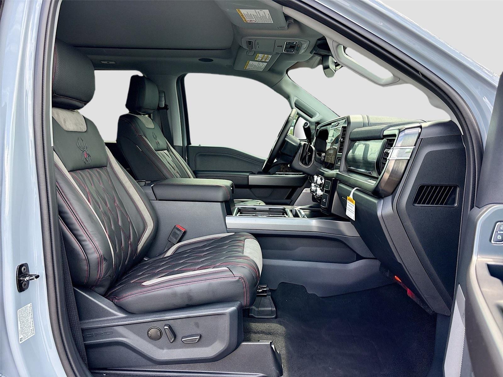 2026 Ford Super Duty F-250 SRW LARIAT Black Widow