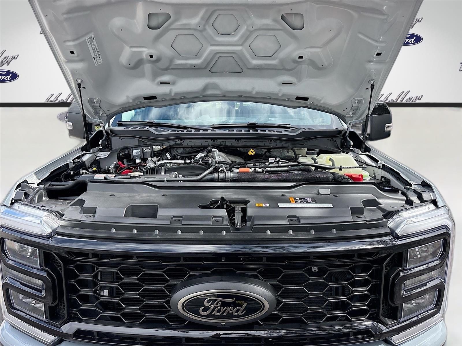 2026 Ford Super Duty F-250 SRW LARIAT Black Widow