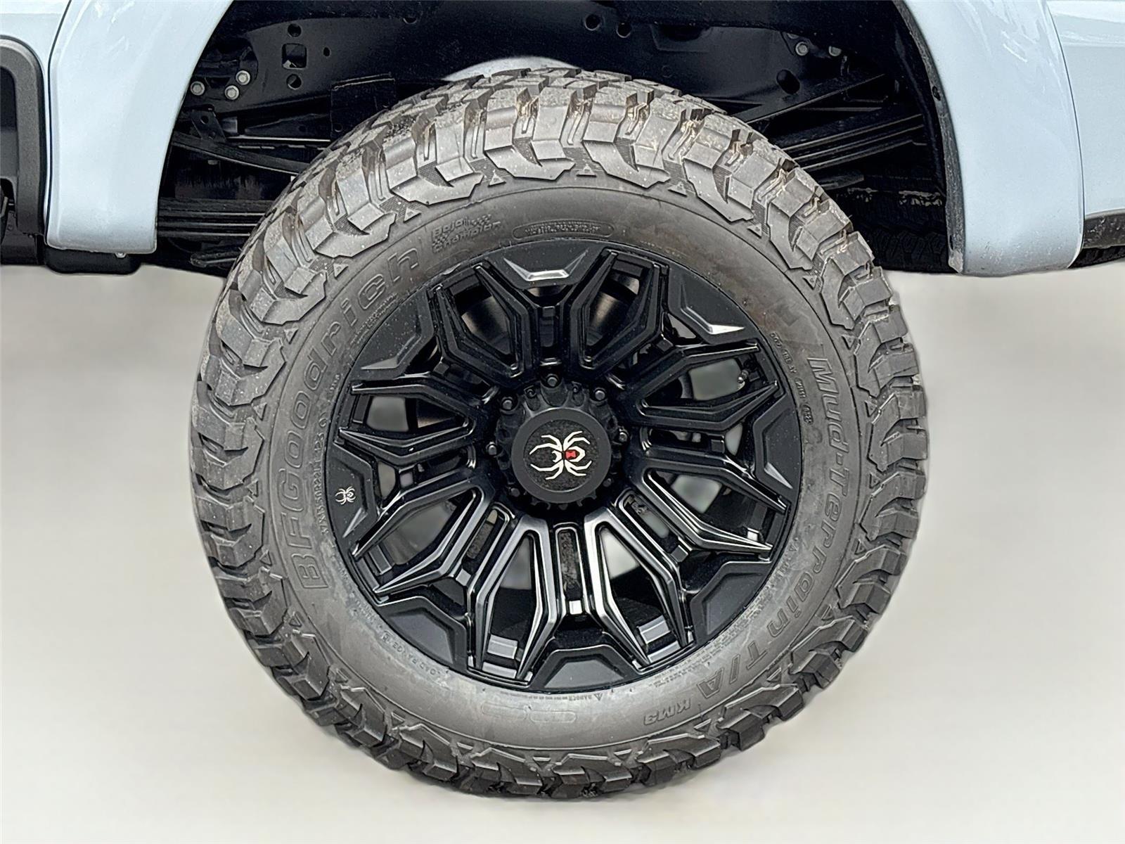 2026 Ford Super Duty F-250 SRW LARIAT Black Widow