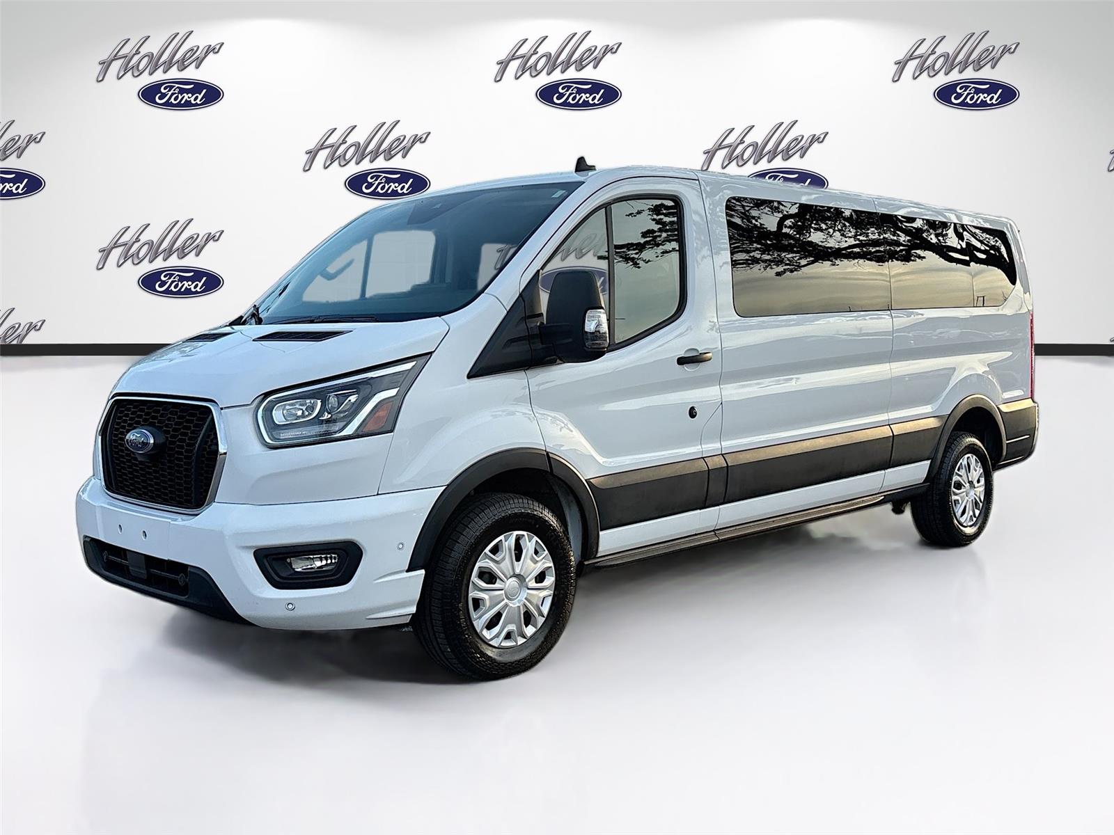 2023 Ford Transit Passenger Wagon XLT