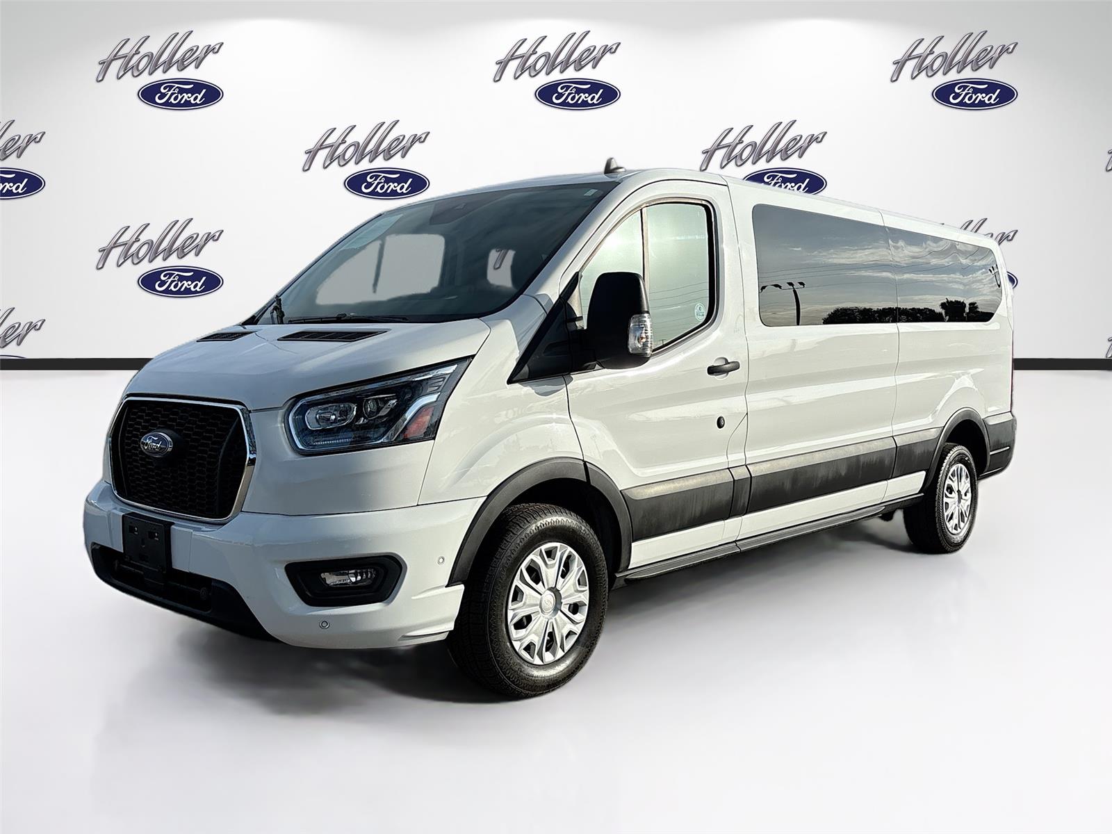2023 Ford Transit Passenger Wagon XLT