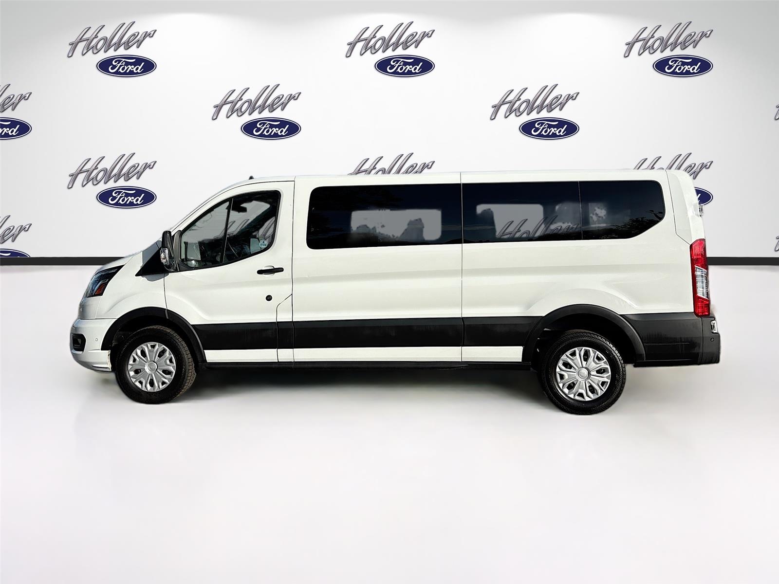 2023 Ford Transit Passenger Wagon XLT