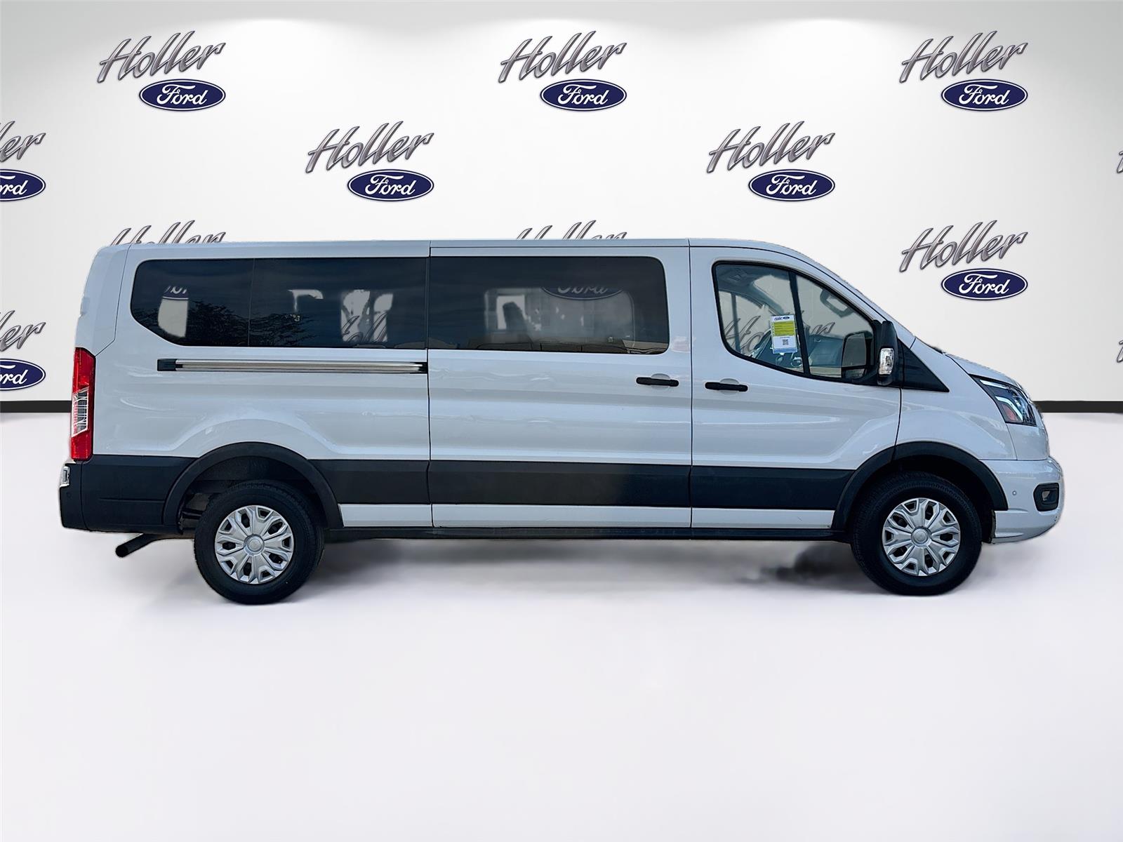 2023 Ford Transit Passenger Wagon XLT
