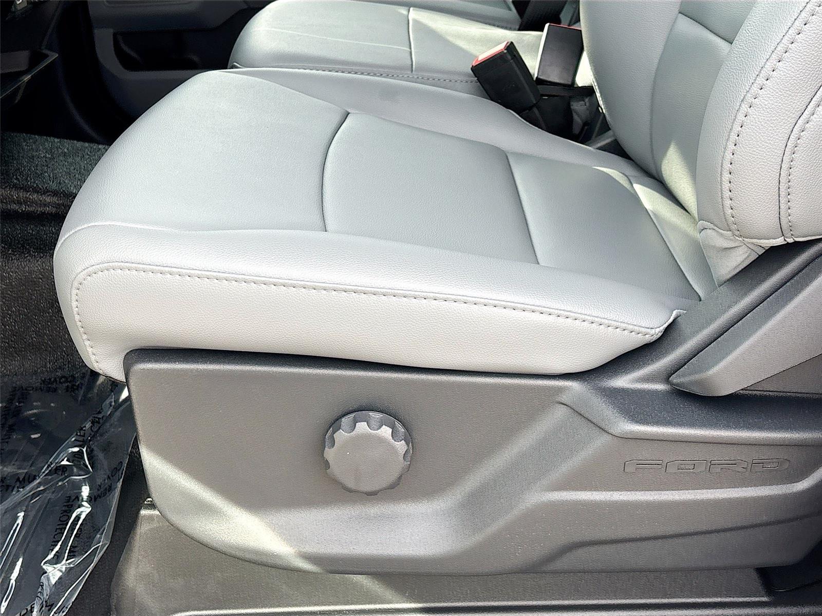 2026 Ford Super Duty F-550 DRW XL