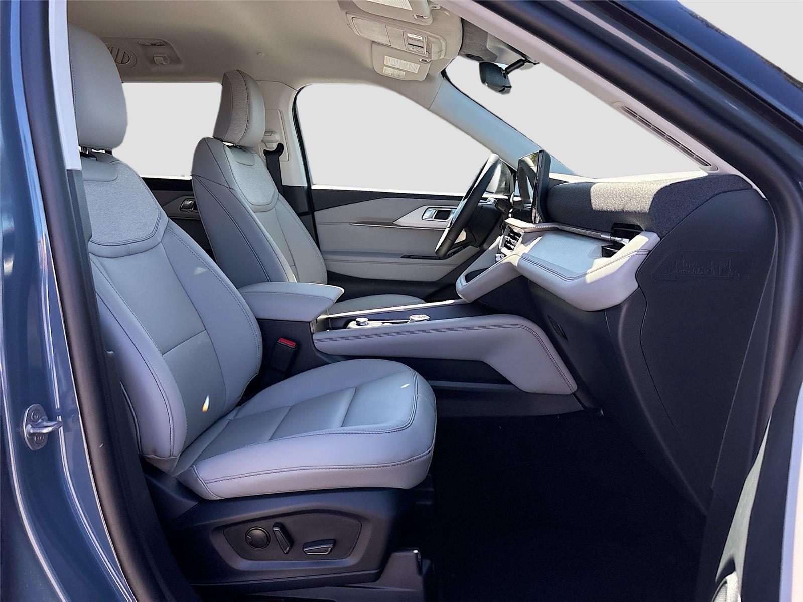 2026 Ford Explorer Active w/100A Pkg