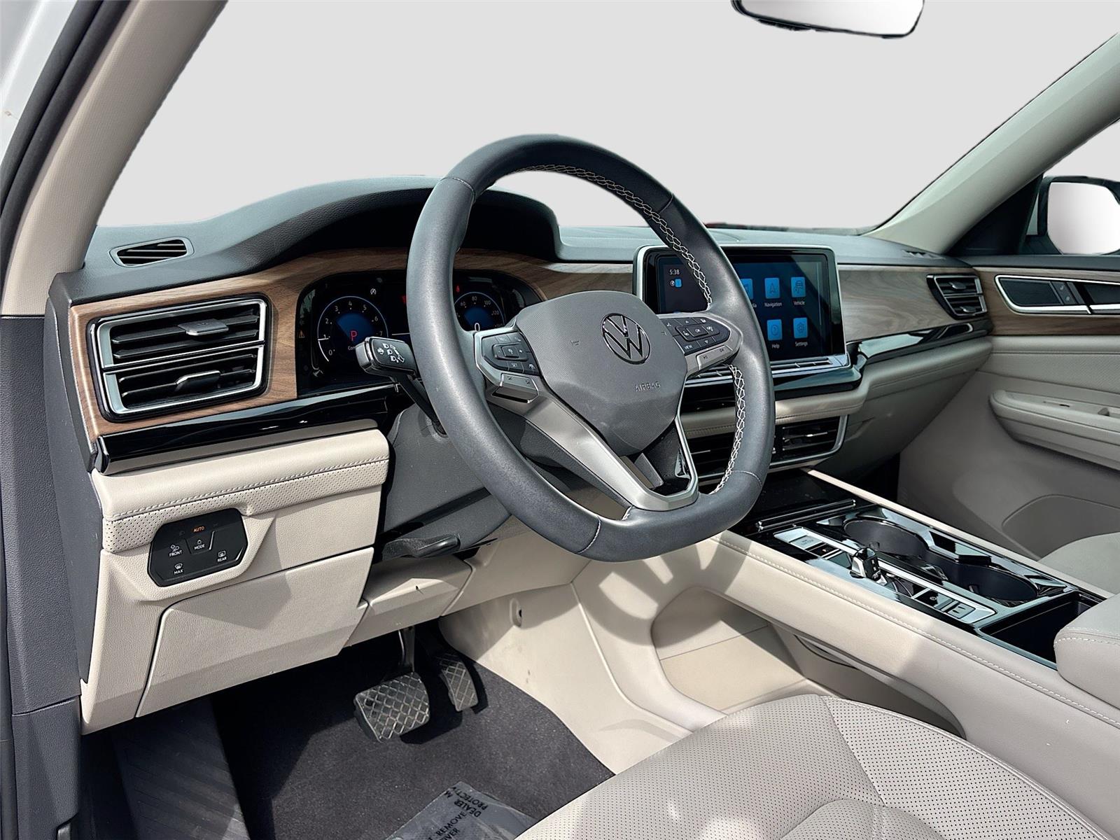 2024 Volkswagen Atlas 2.0T SE w/Technology