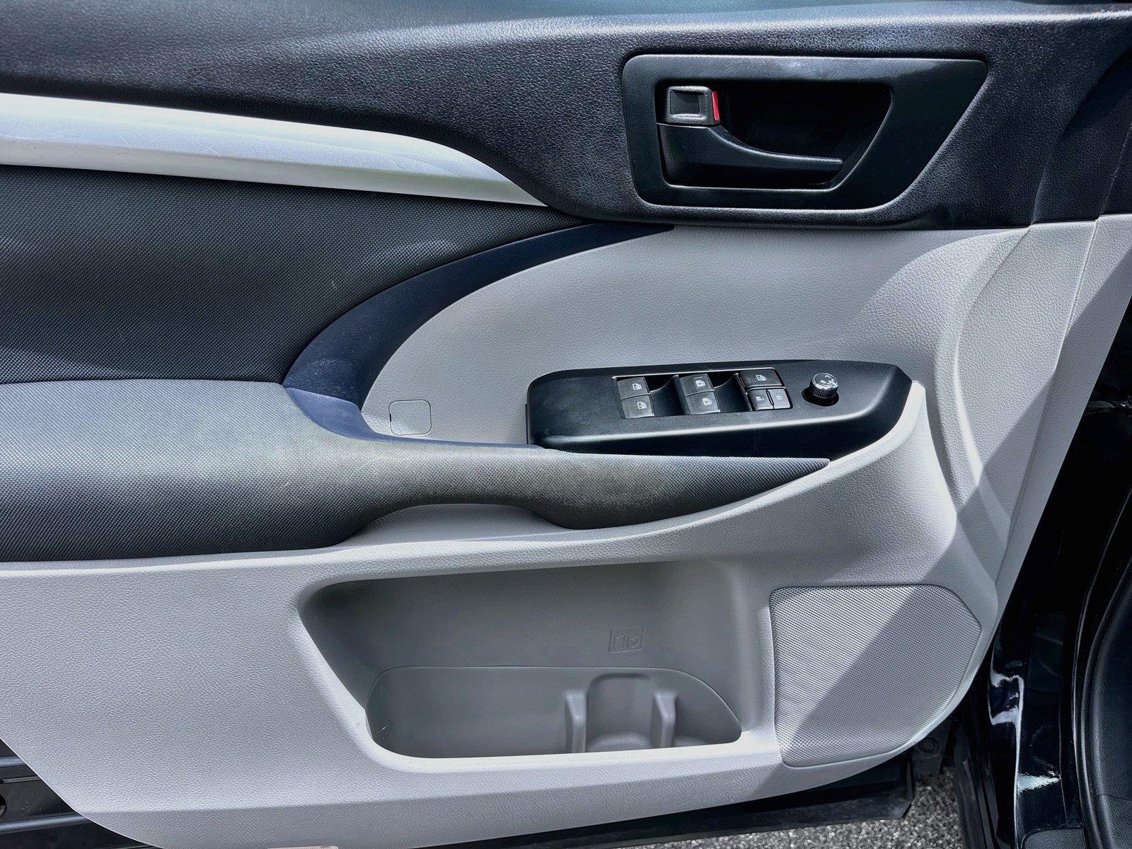 2015 Toyota Highlander LE