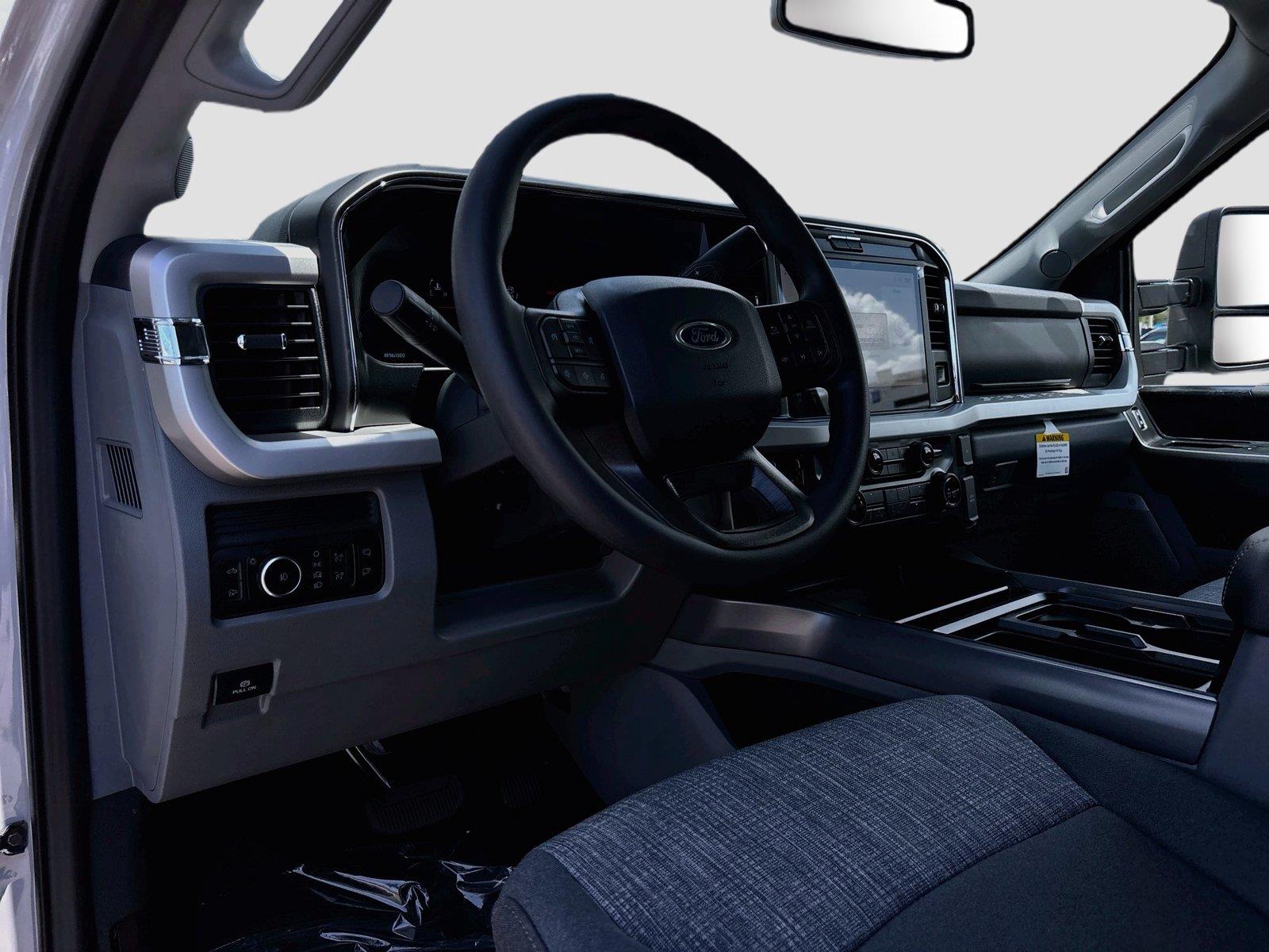 2026 Ford Super Duty F-350 SRW XLT
