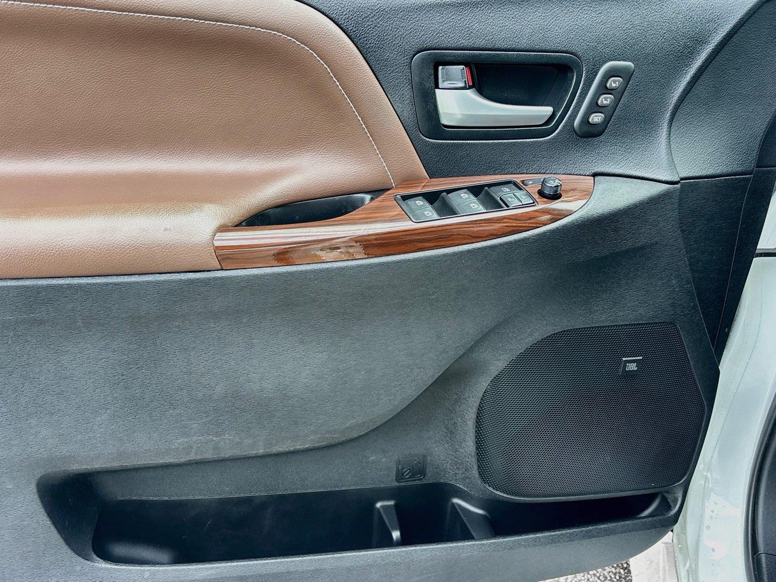 2017 Toyota Sienna Limited Premium 7-Passenger