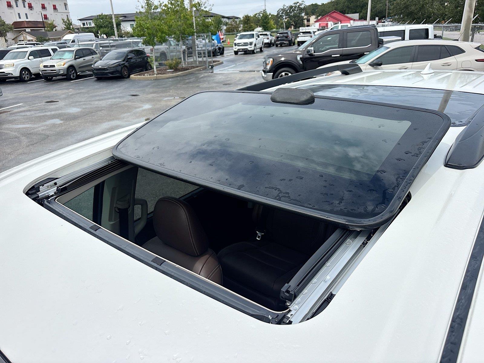 2017 Toyota Sienna Limited Premium 7-Passenger