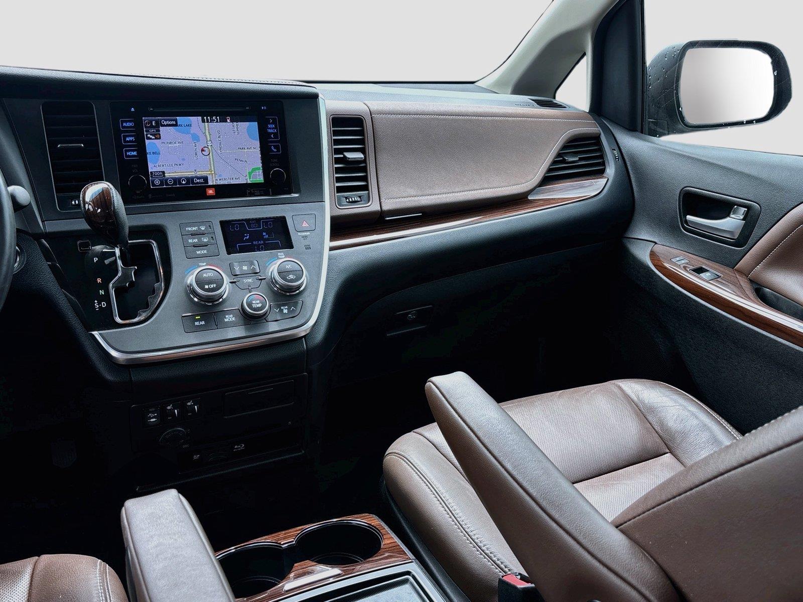2017 Toyota Sienna Limited Premium 7-Passenger