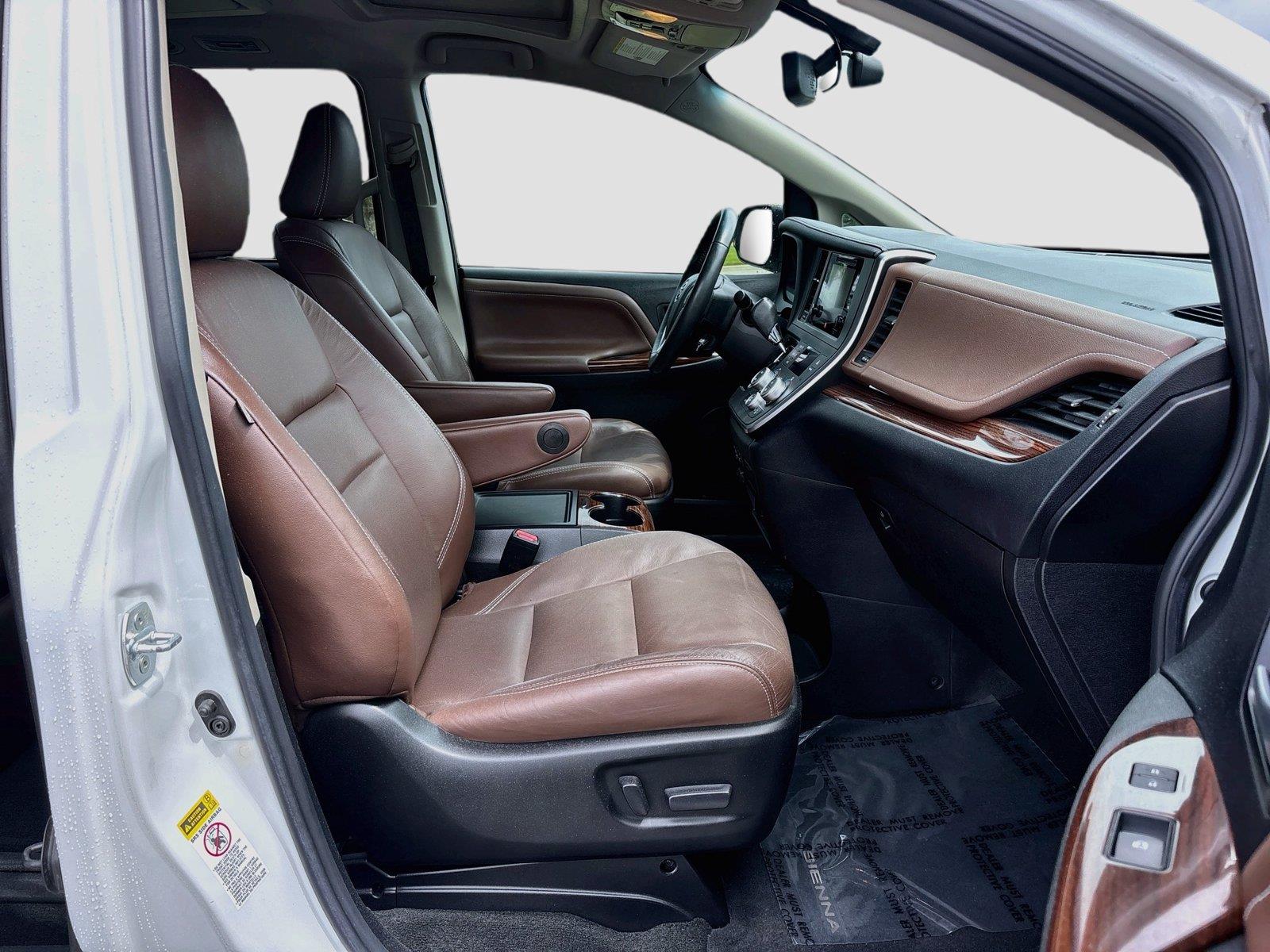 2017 Toyota Sienna Limited Premium 7-Passenger