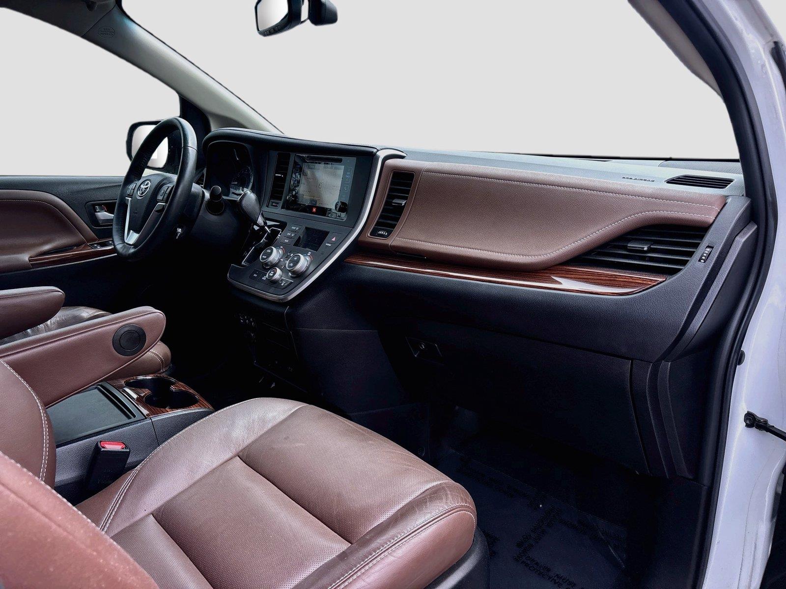2017 Toyota Sienna Limited Premium 7-Passenger