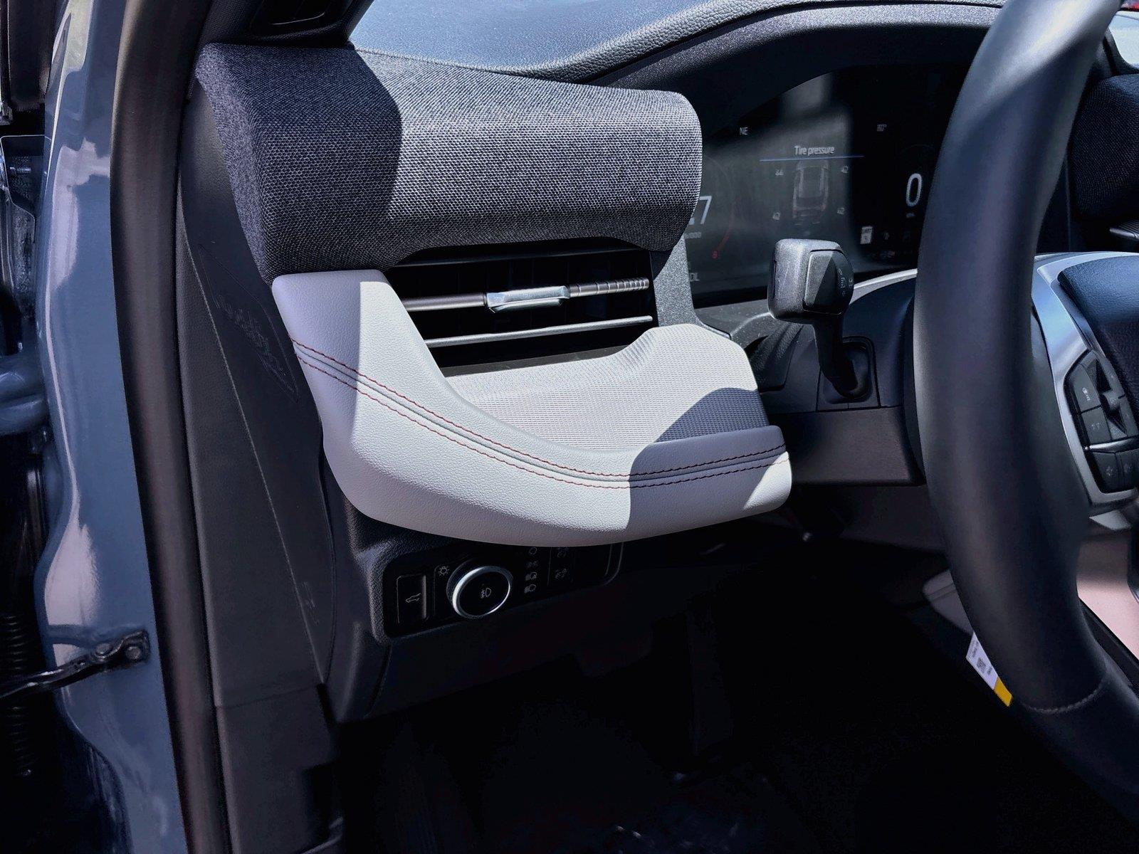 2027 Ford Explorer Active w/200A Pkg