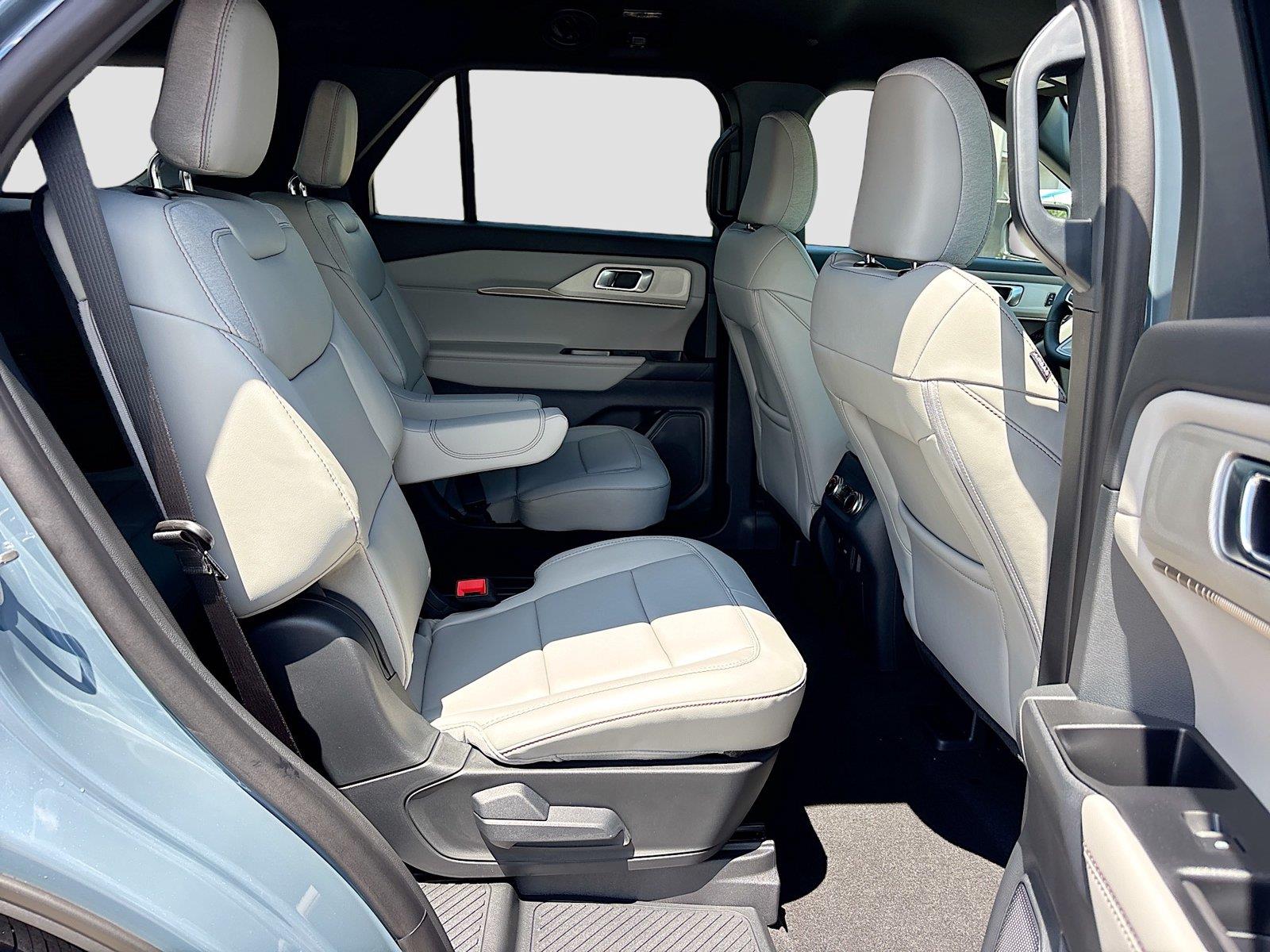 2027 Ford Explorer Active w/200A Pkg