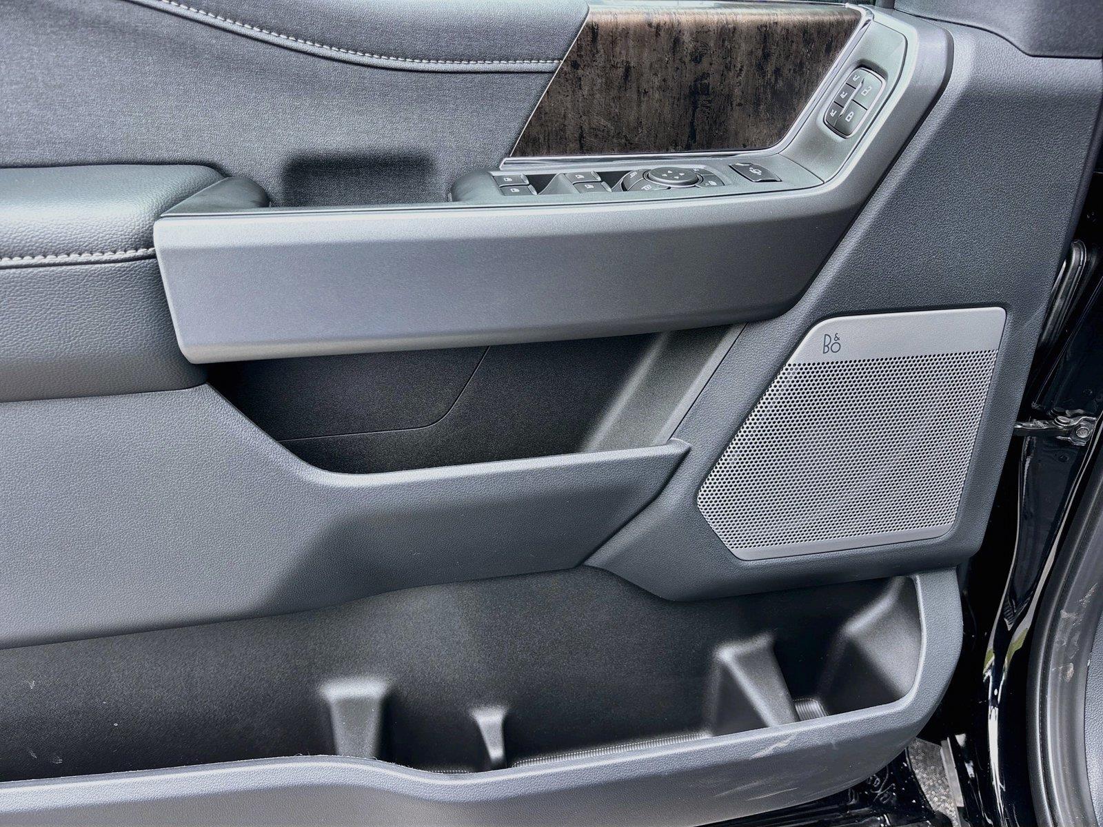 2027 Ford Super Duty F-450 DRW LARIAT
