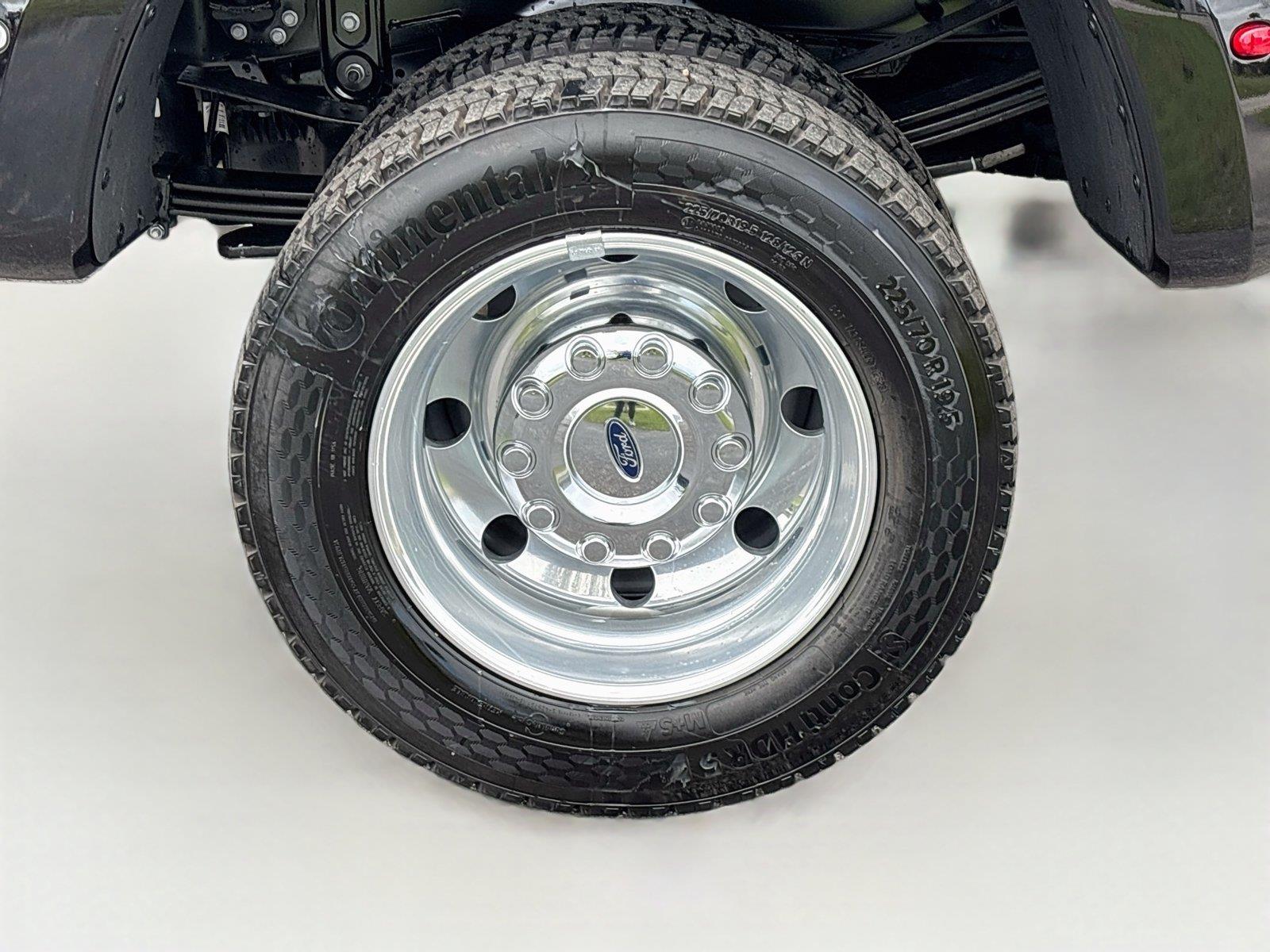 2027 Ford Super Duty F-450 DRW LARIAT