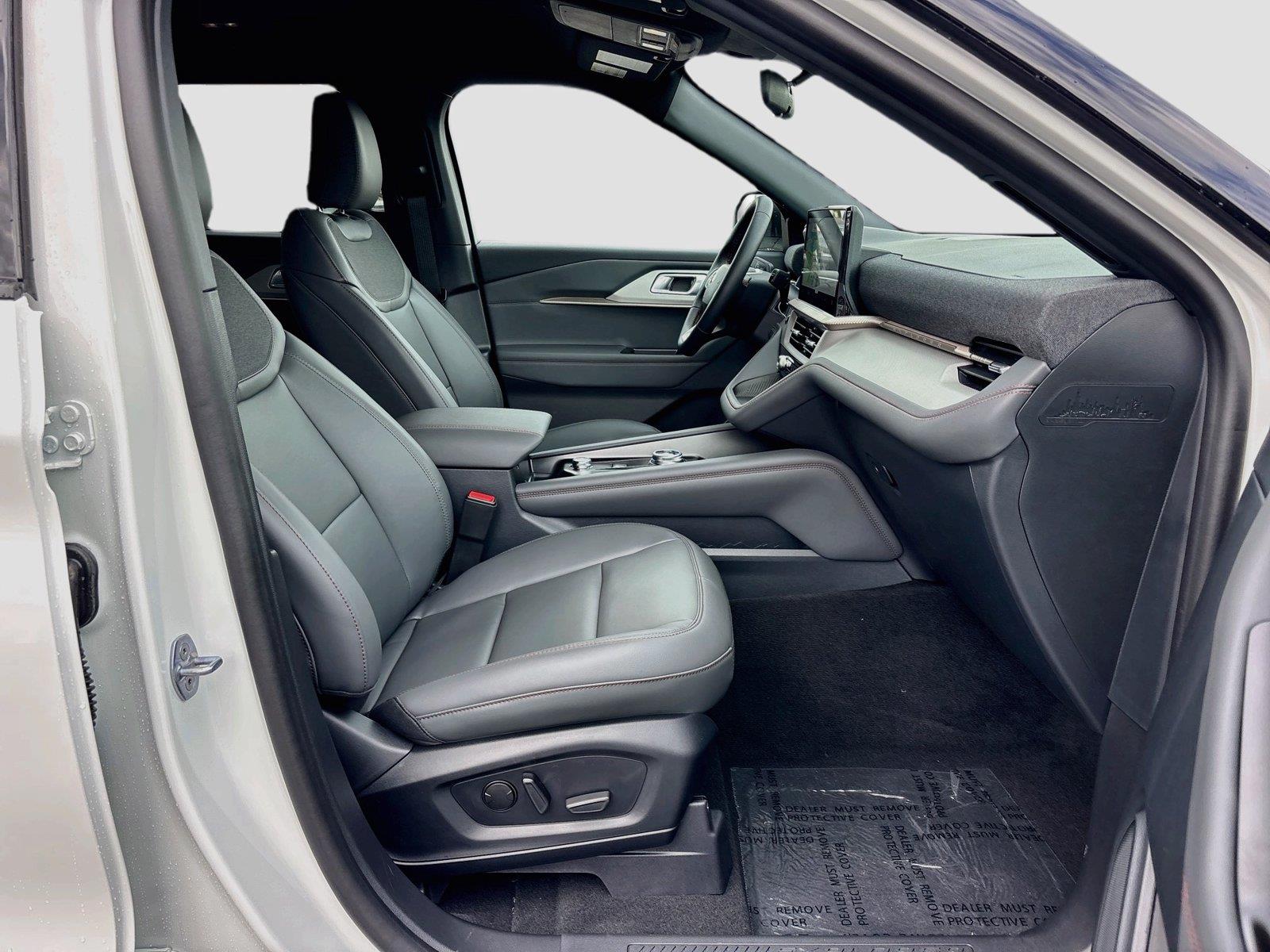 2027 Ford Explorer Active w/200A Pkg