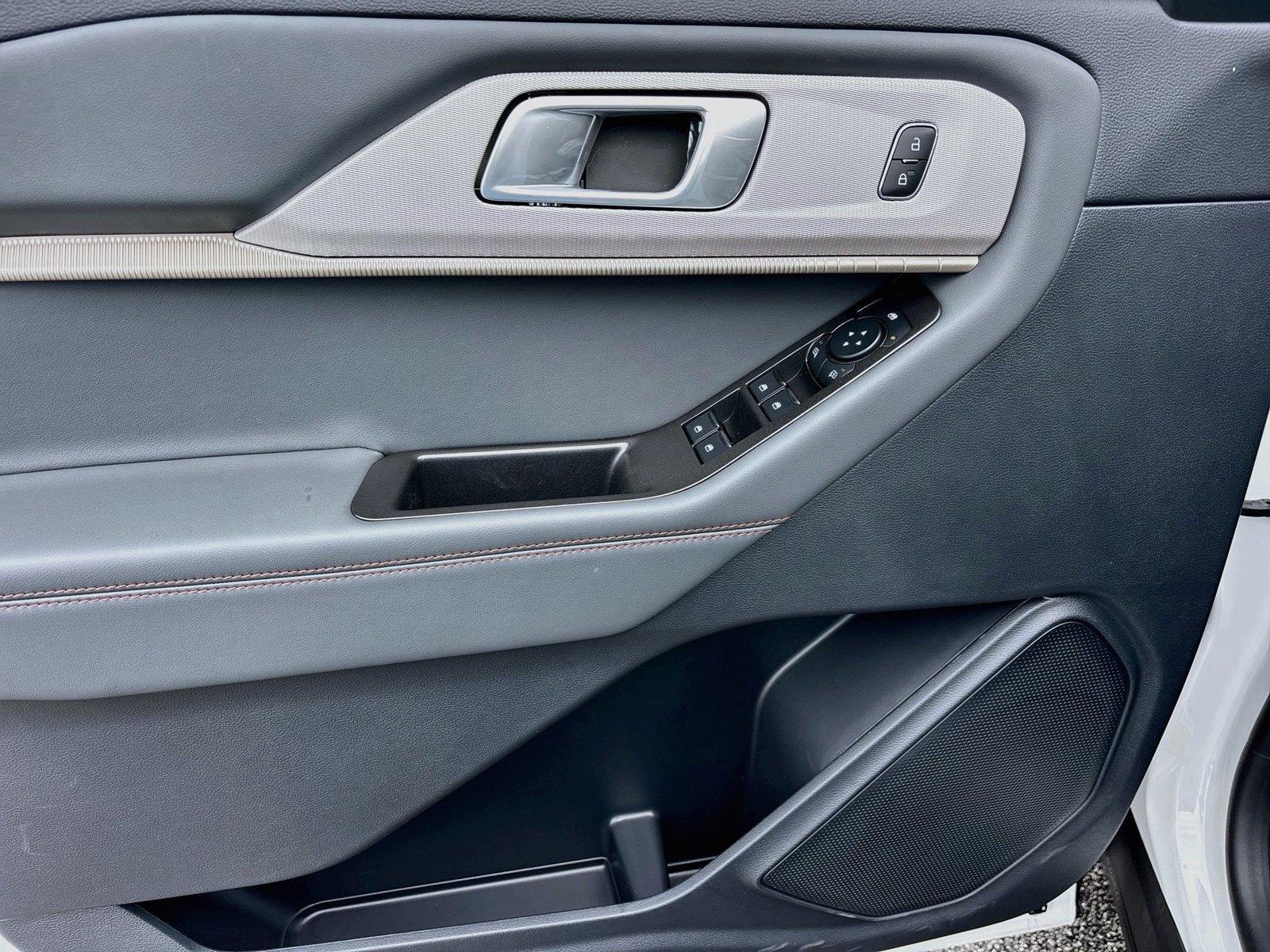 2027 Ford Explorer Active w/200A Pkg