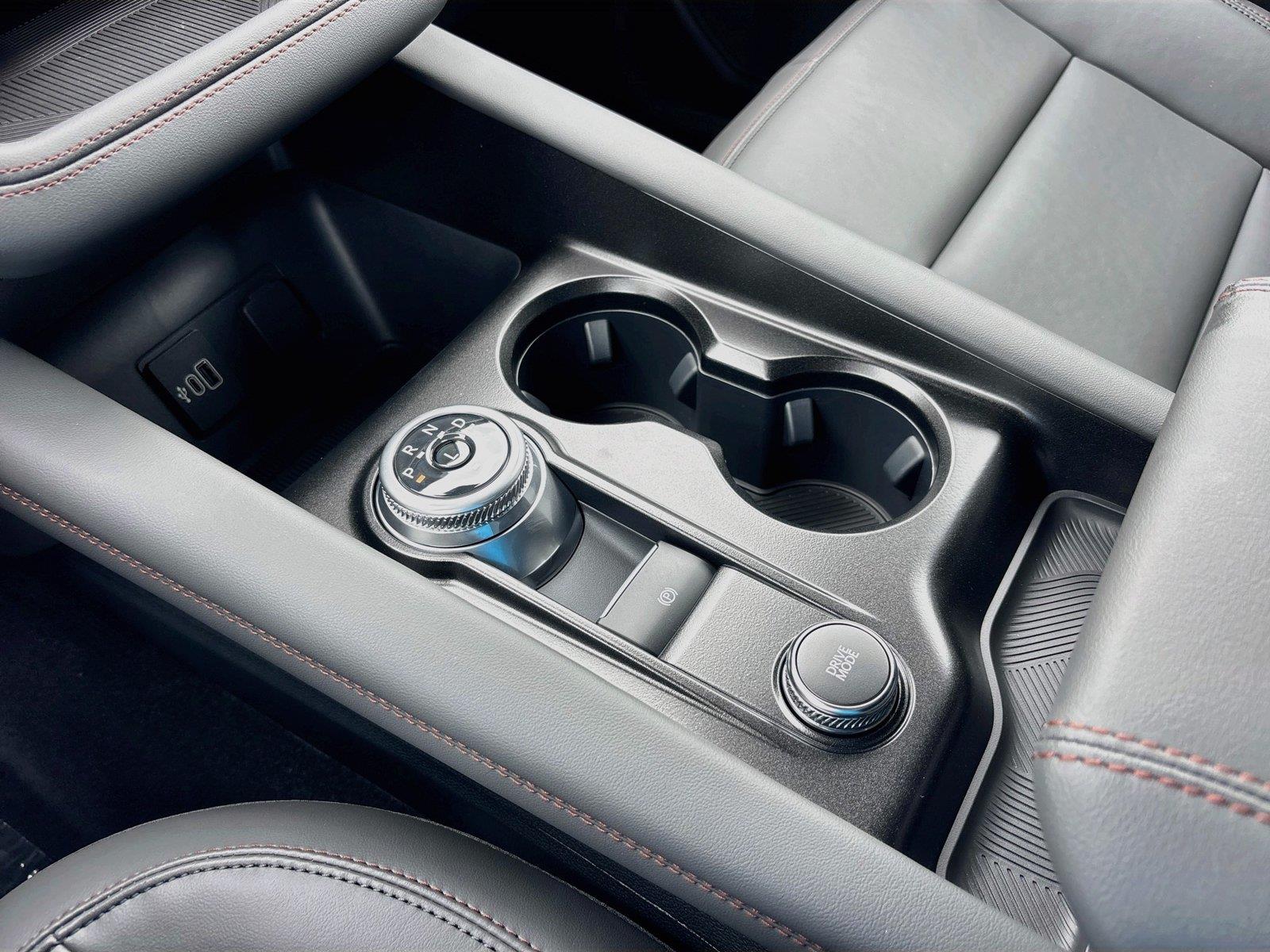 2027 Ford Explorer Active w/200A Pkg