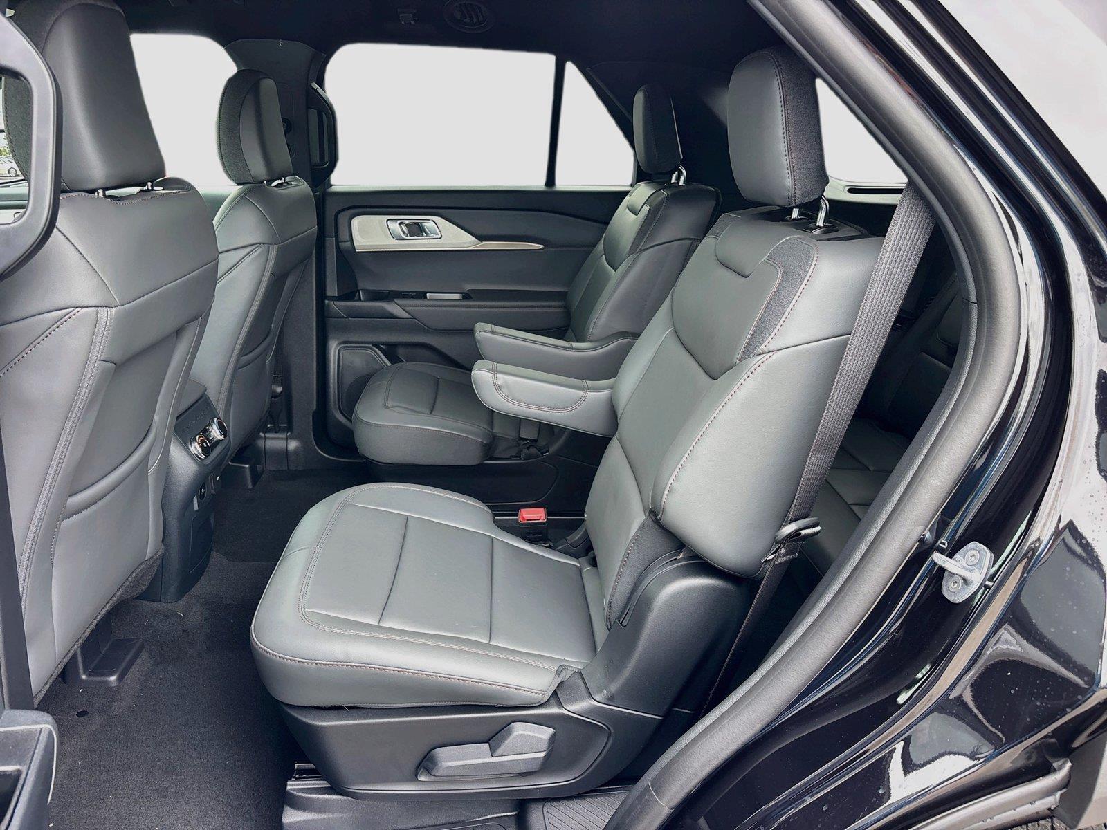 2027 Ford Explorer Active w/200A Pkg