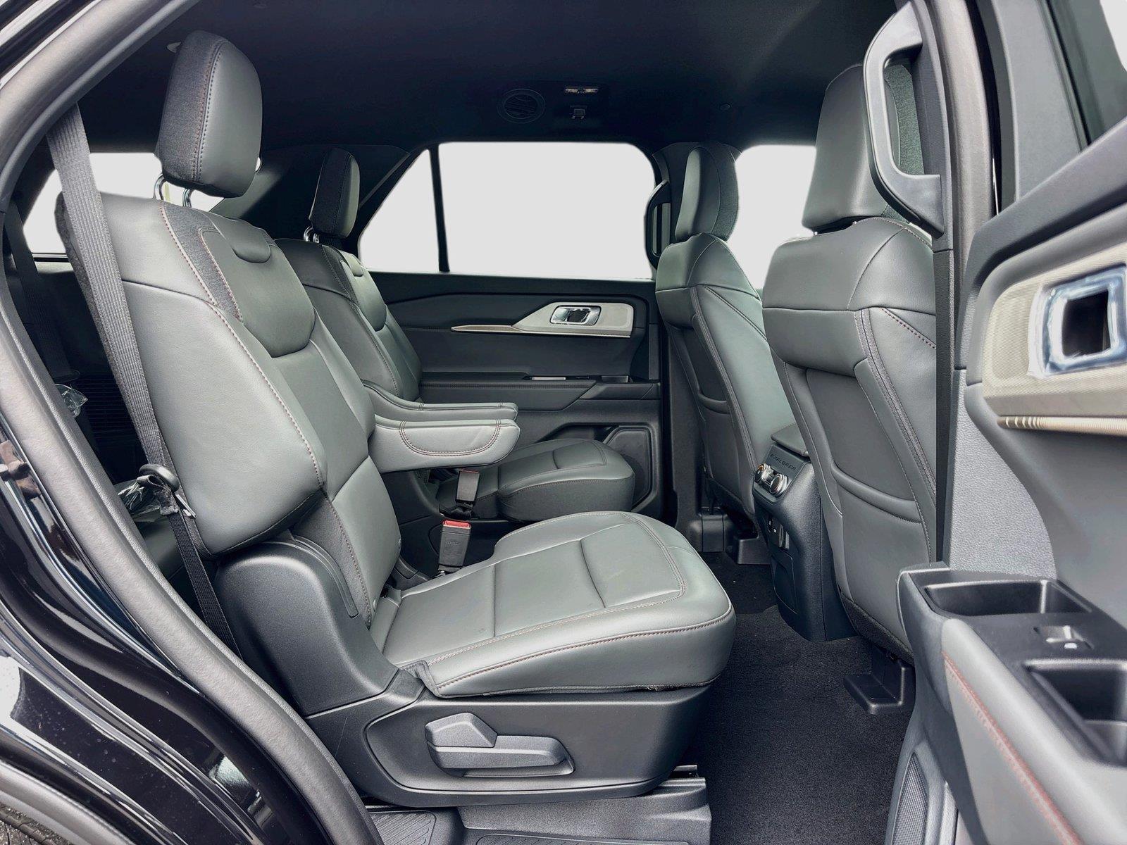 2027 Ford Explorer Active w/200A Pkg