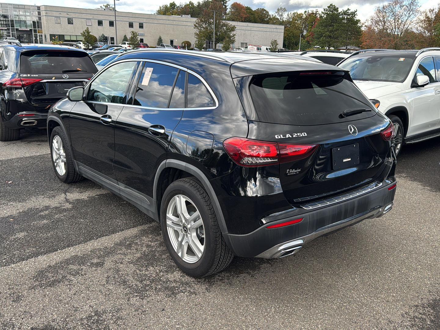 2022 Mercedes Benz GLA 250 4MATIC photo 2