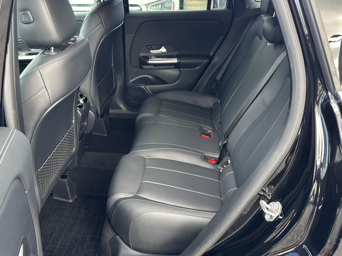 2022 Mercedes Benz GLA 250 4MATIC photo 3