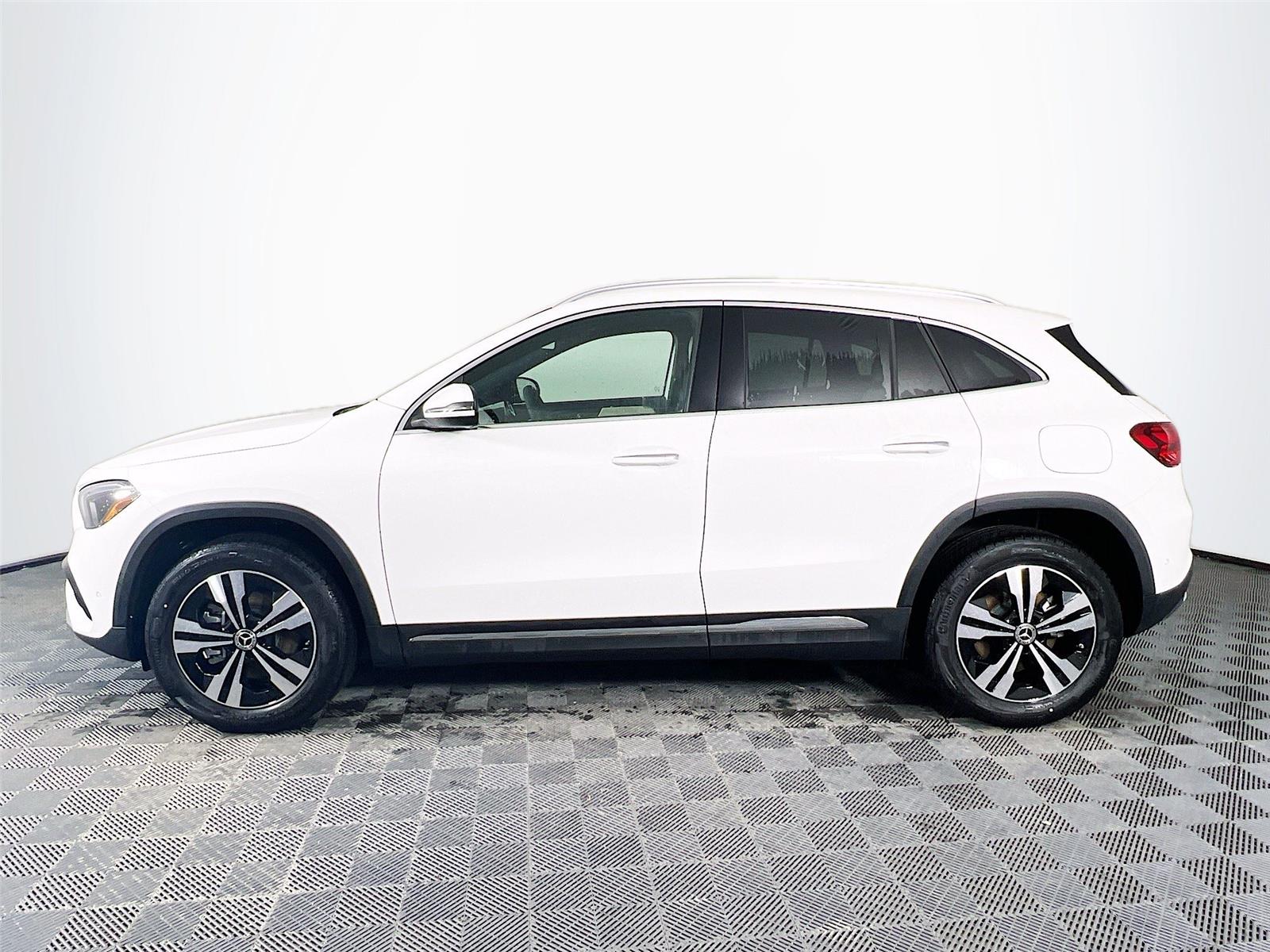 2025 Mercedes Benz GLA 250 4MATIC photo 2