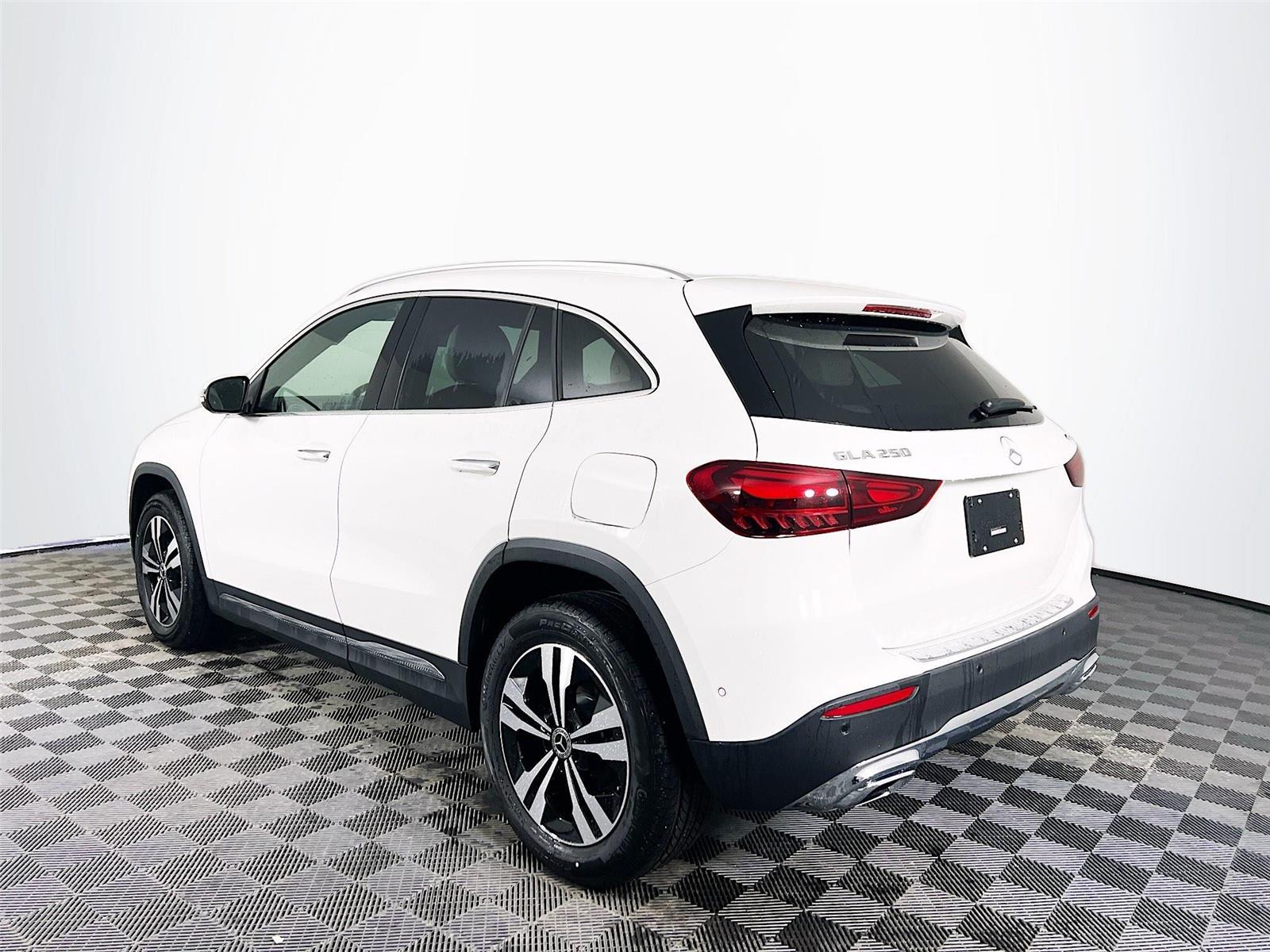 2025 Mercedes Benz GLA 250 4MATIC photo 3