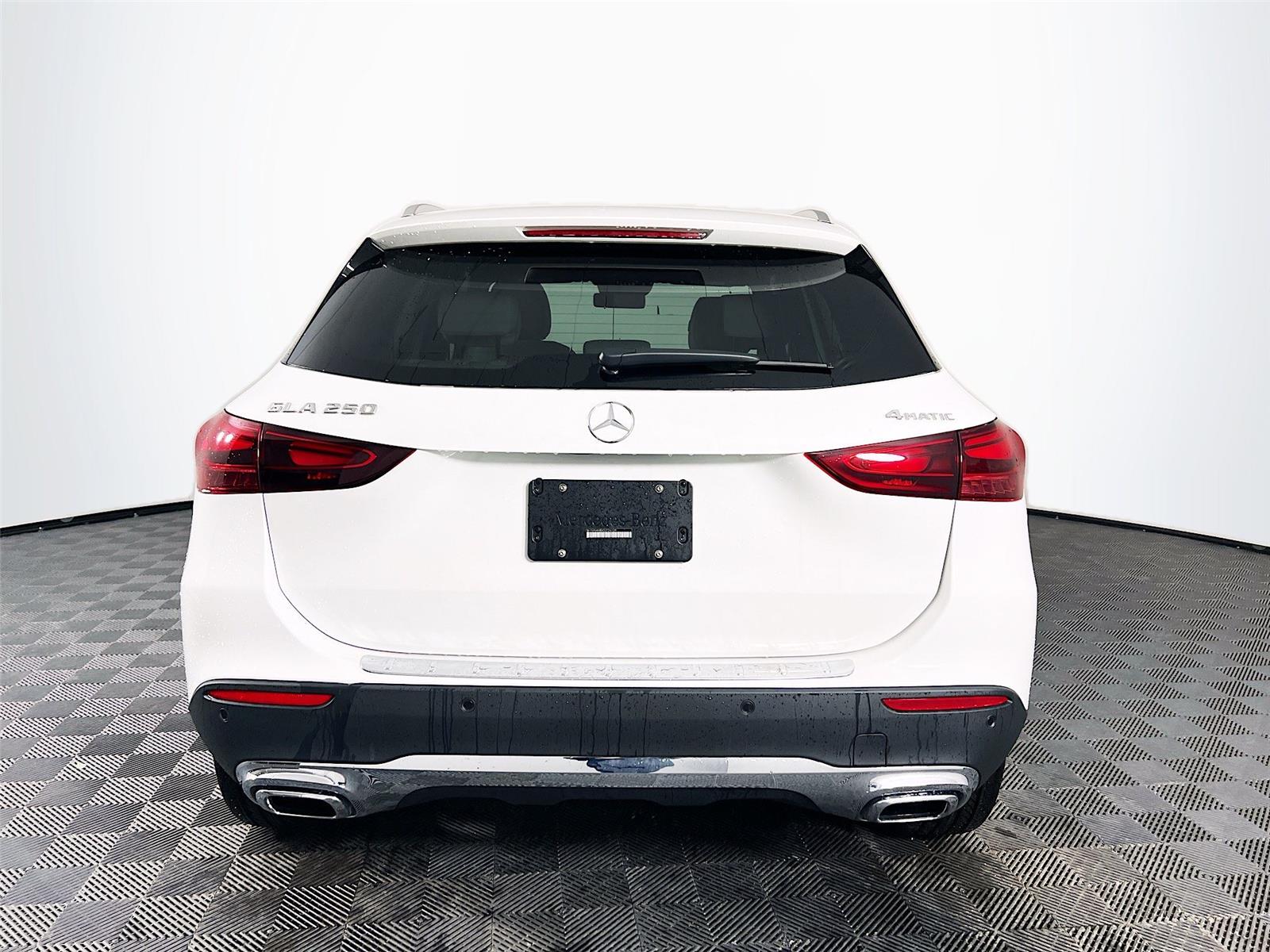 2025 Mercedes Benz GLA 250 4MATIC photo 4