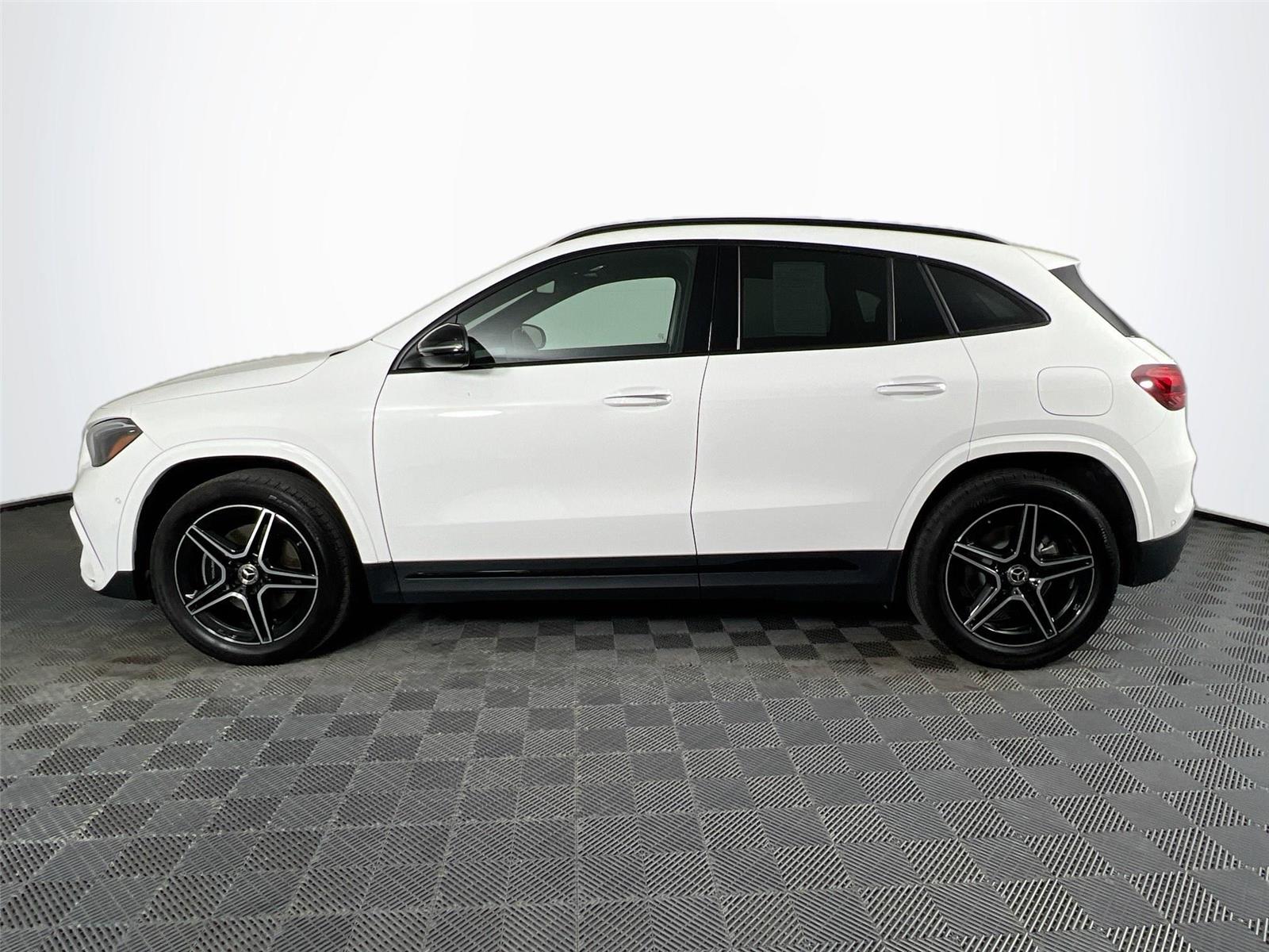 2025 Mercedes Benz GLA 250 4MATIC photo 3