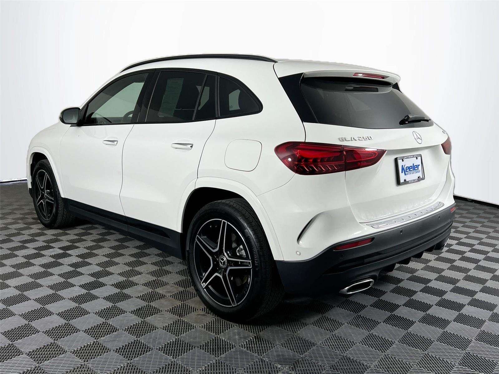 2025 Mercedes Benz GLA 250 4MATIC photo 4