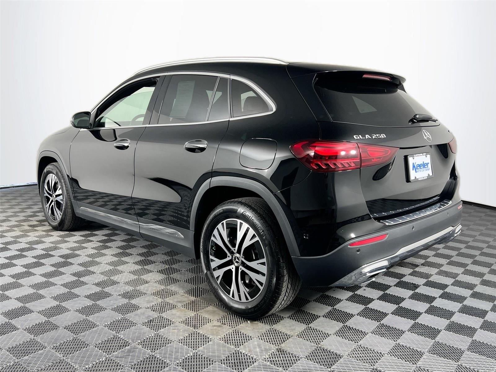 2025 Mercedes Benz GLA 250 4MATIC photo 3