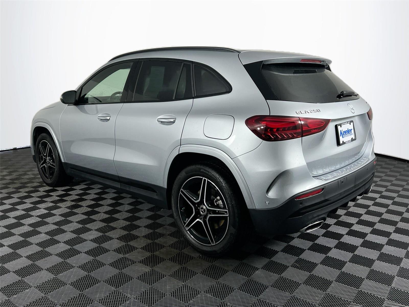 2025 Mercedes Benz GLA 250 4MATIC photo 4