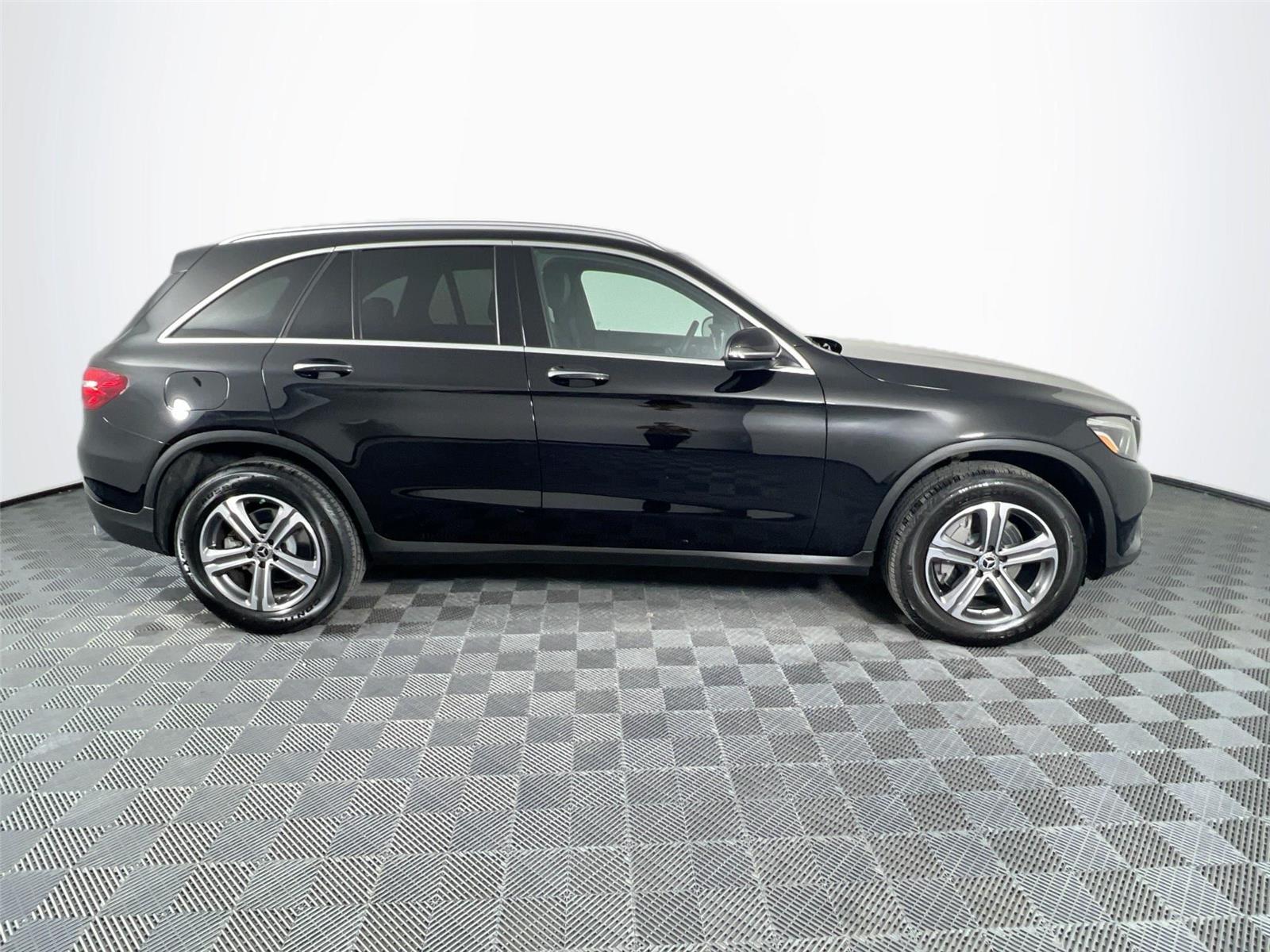 2019 Mercedes Benz GLC 300 4MATIC photo 2