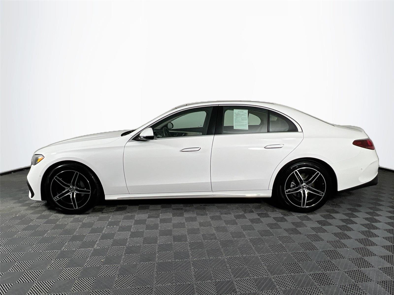 2025 Mercedes Benz E 4MATIC 350 photo 3