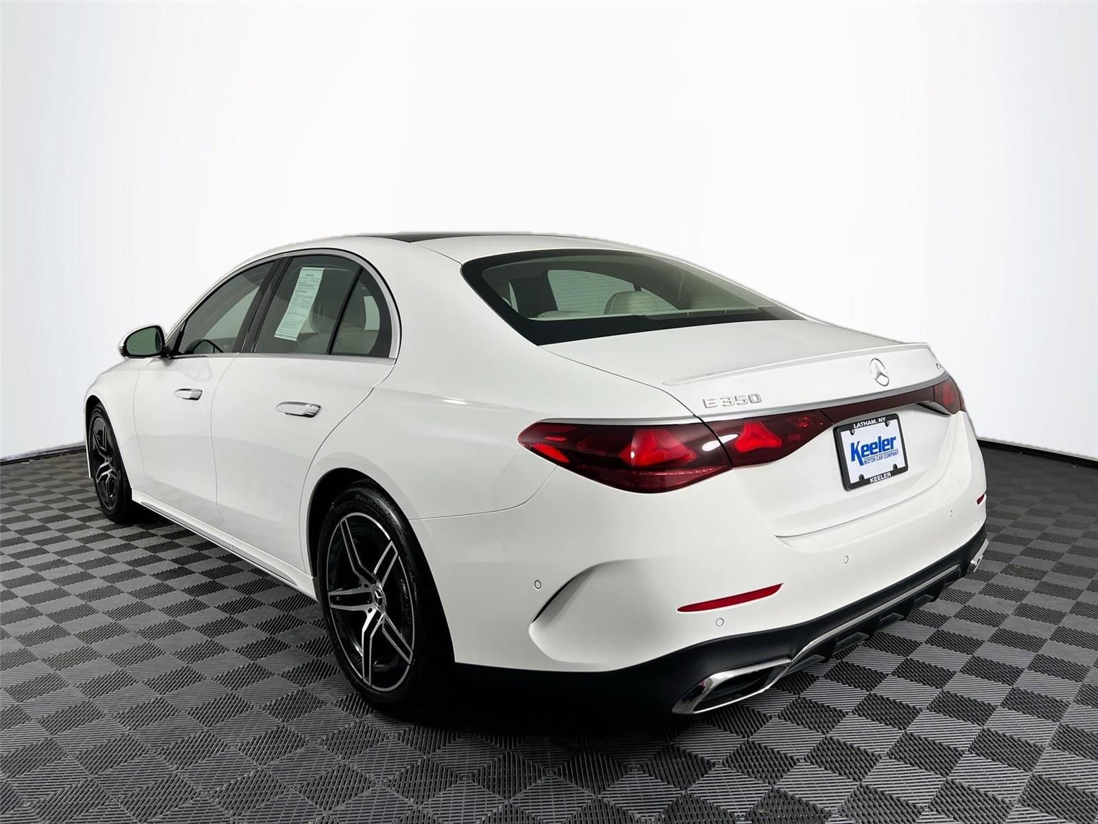 2025 Mercedes Benz E 4MATIC 350 photo 4