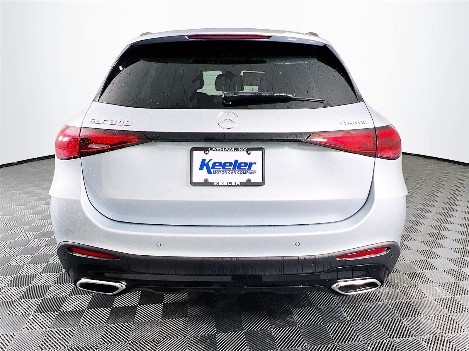 2025 Mercedes Benz GLC 300 4MATIC photo 3