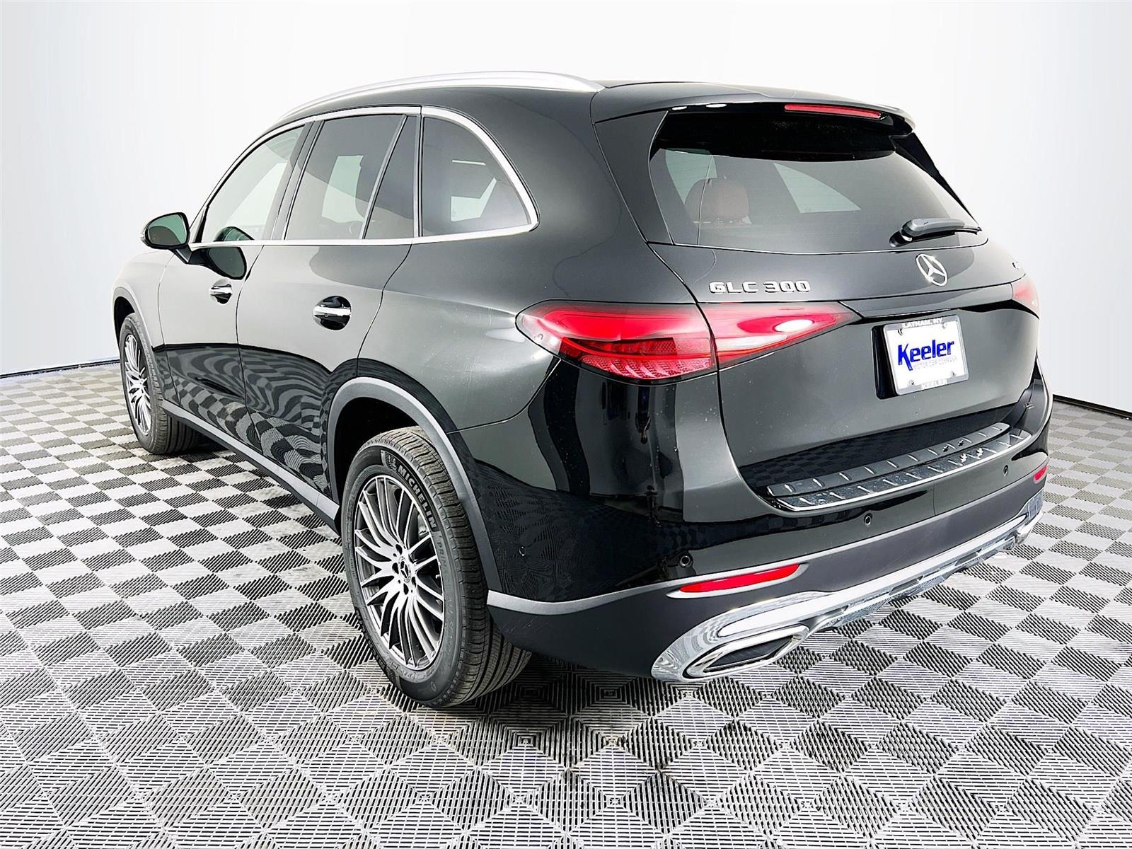 2025 Mercedes Benz GLC 300 4MATIC photo 4